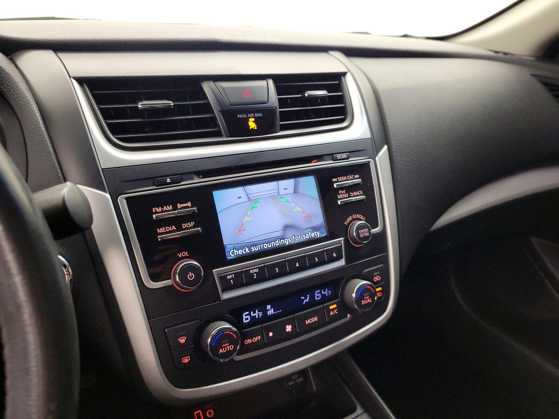 Thumbnail: 2017 Nissan Altima - 14