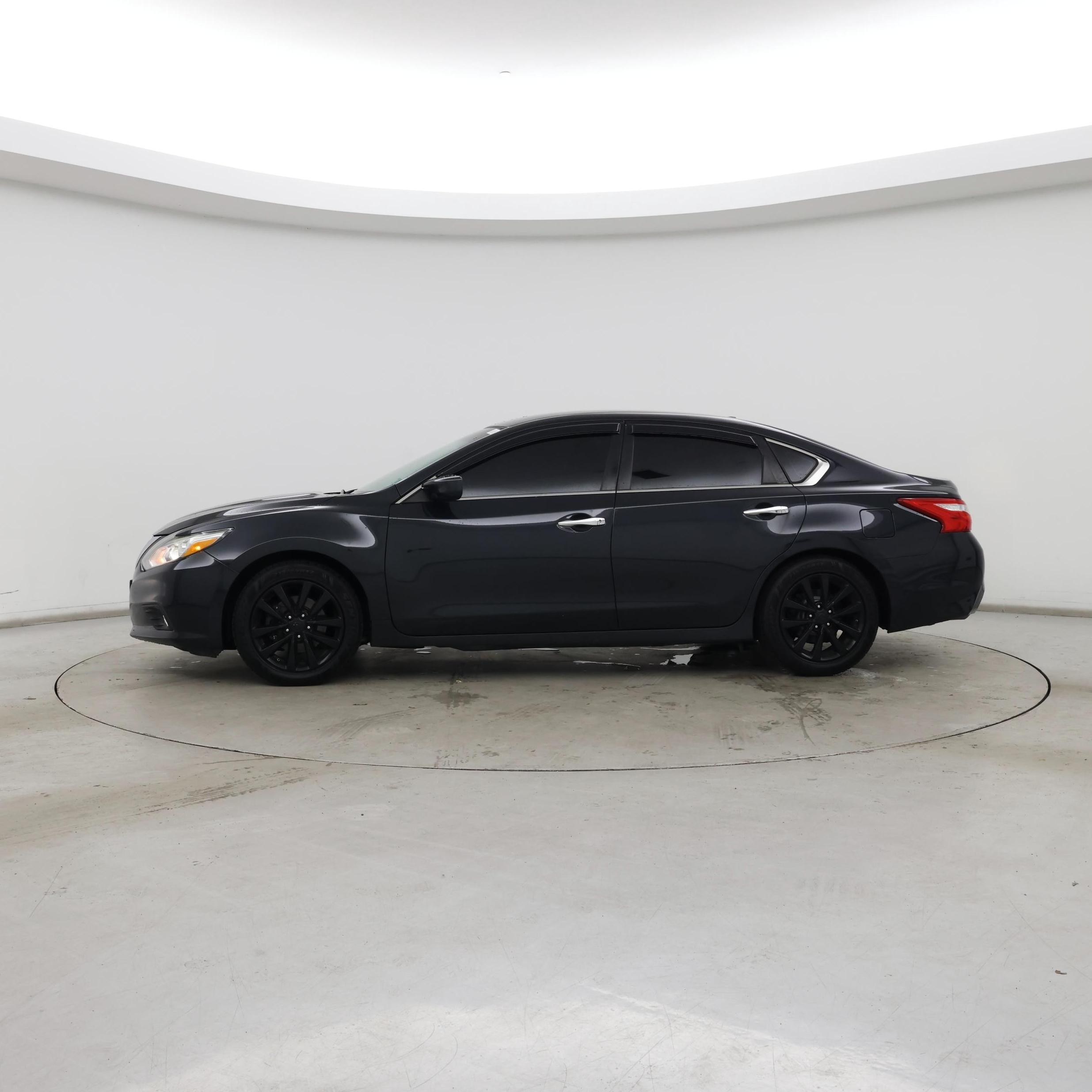 Thumbnail: 2017 Nissan Altima - 3