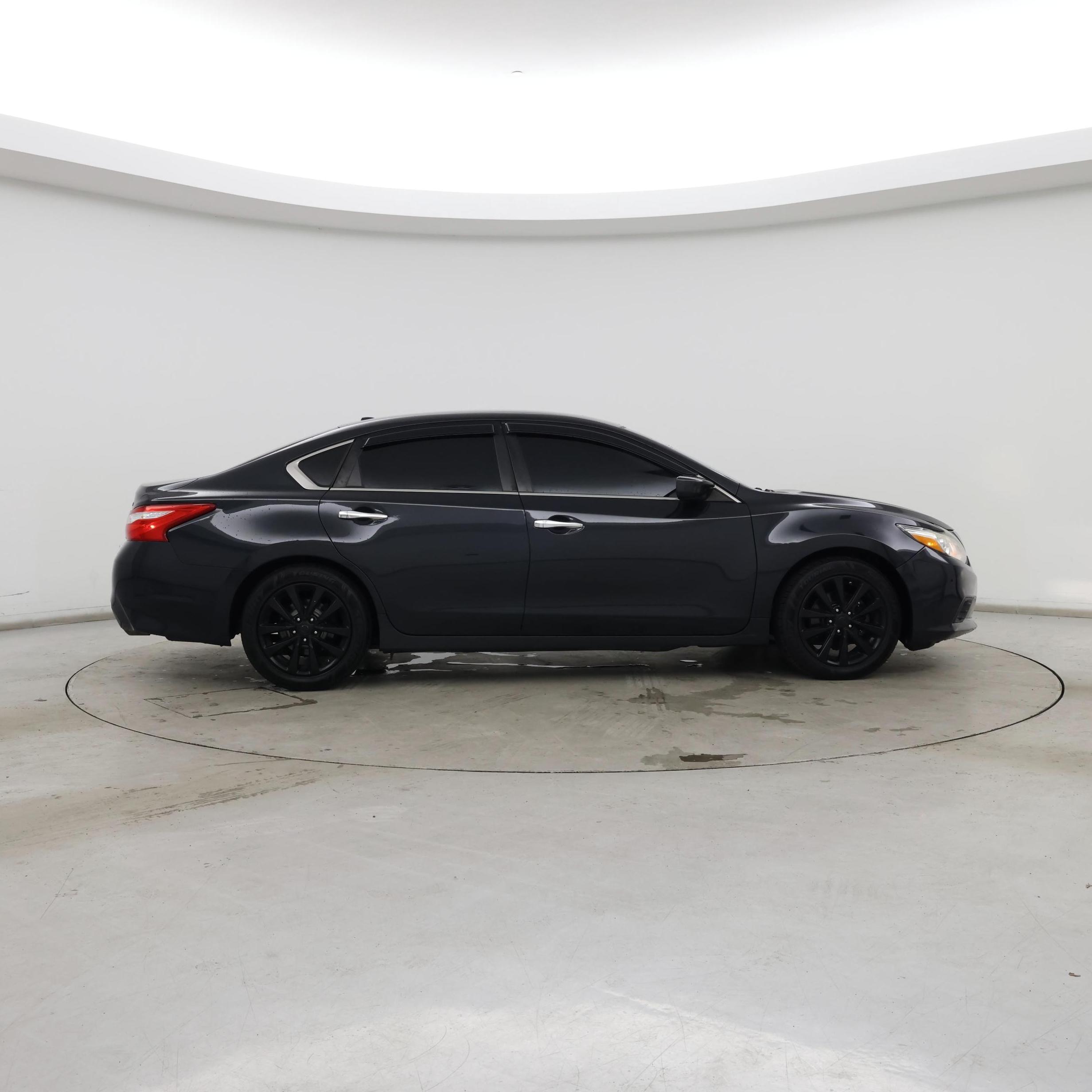 Thumbnail: 2017 Nissan Altima - 7