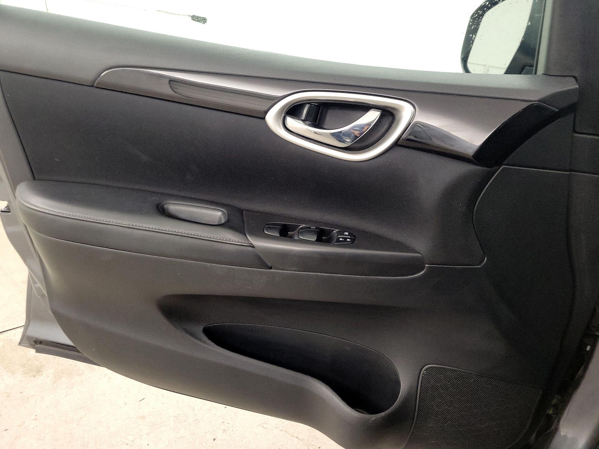Thumbnail: 2019 Nissan Sentra - 12