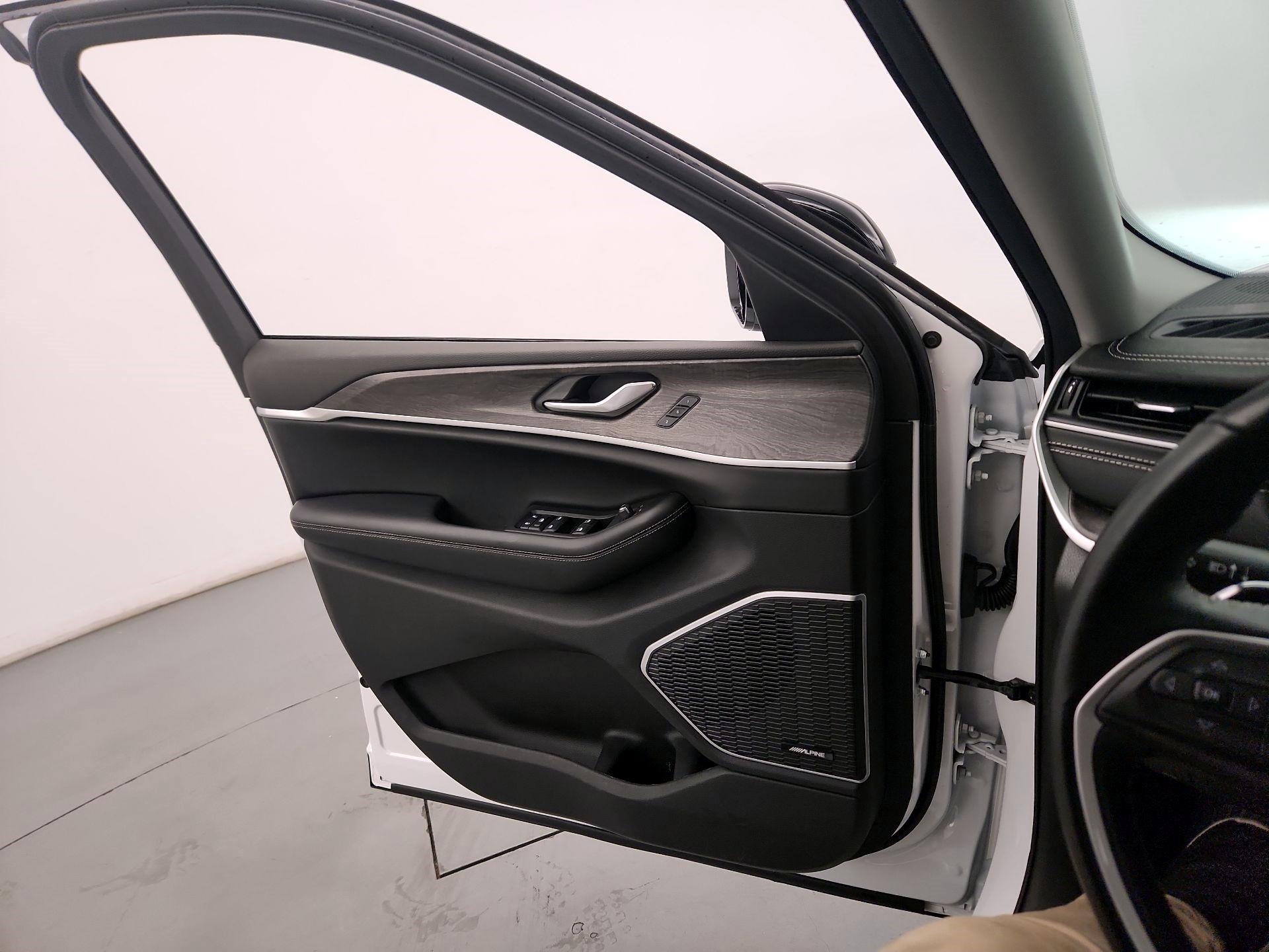 Thumbnail: 2021 Jeep Grand Cherokee L - 10