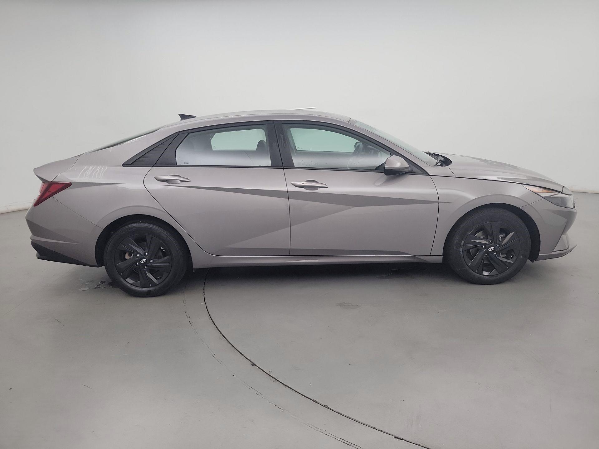 Thumbnail: 2022 Hyundai Elantra - 4
