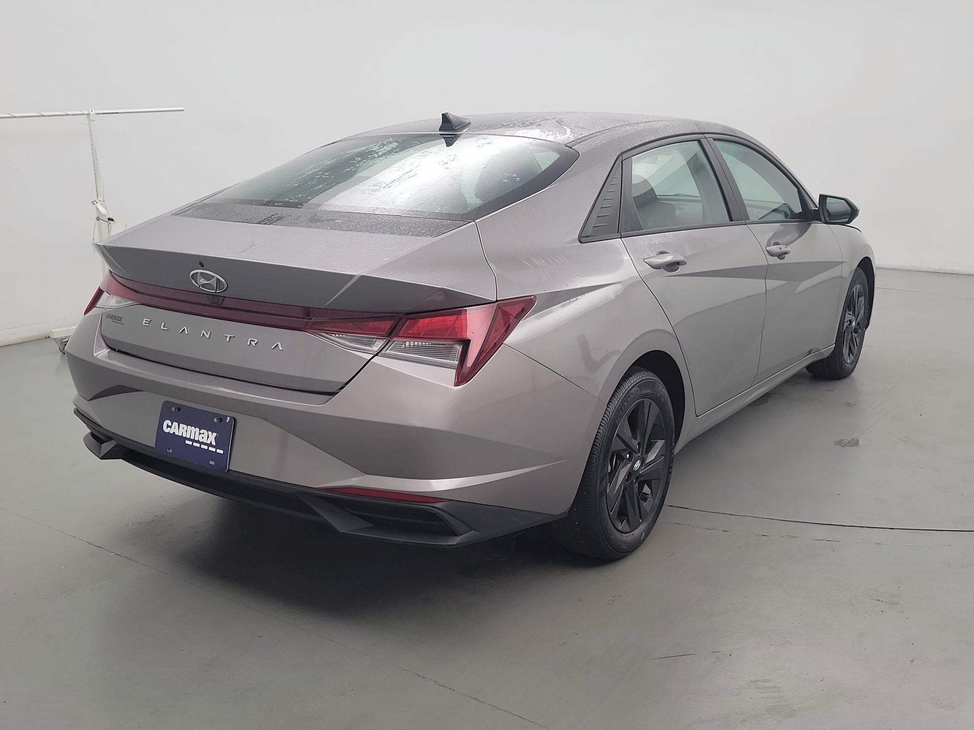 Thumbnail: 2022 Hyundai Elantra - 5