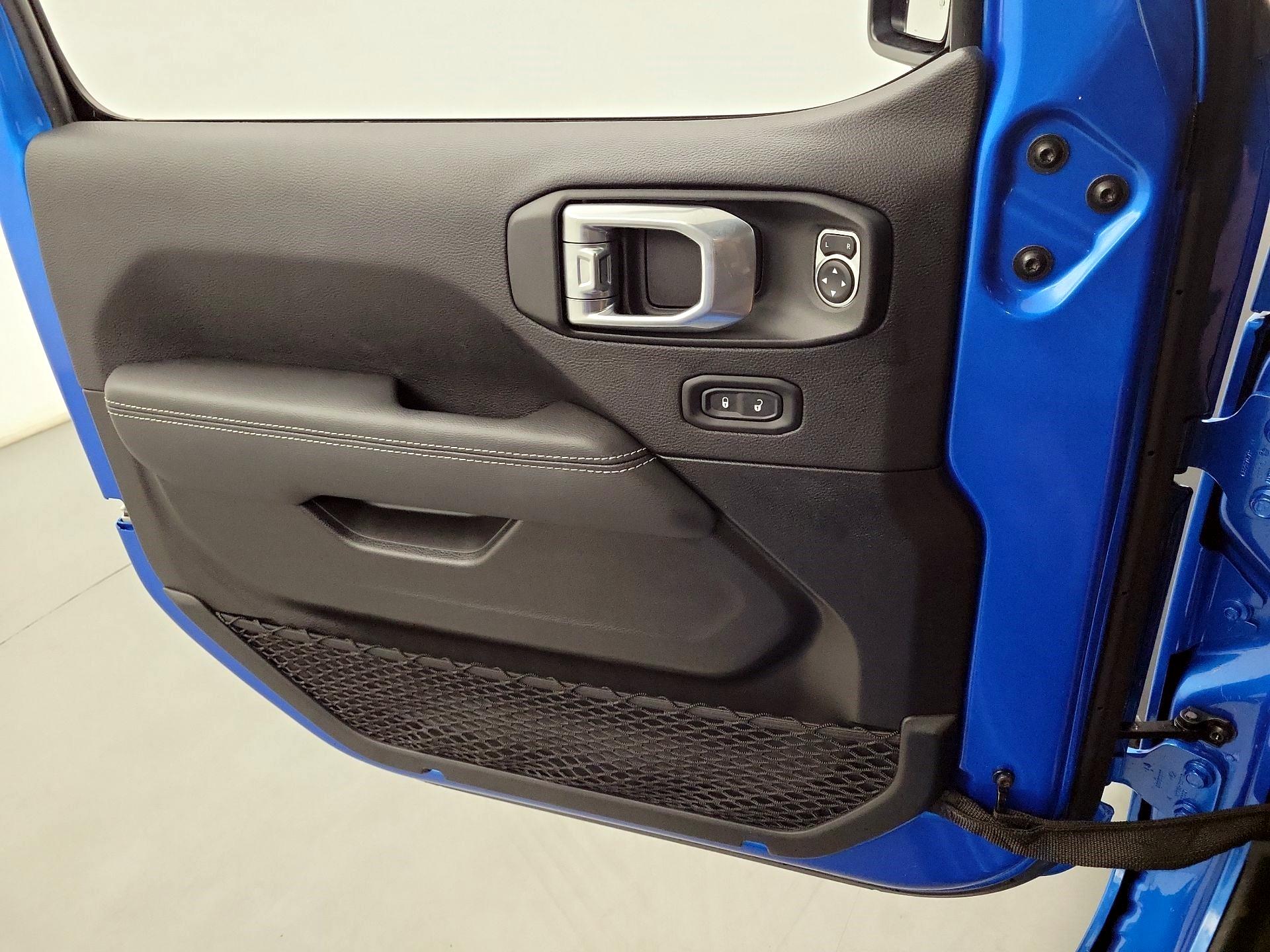 Thumbnail: 2022 Jeep Wrangler - 10