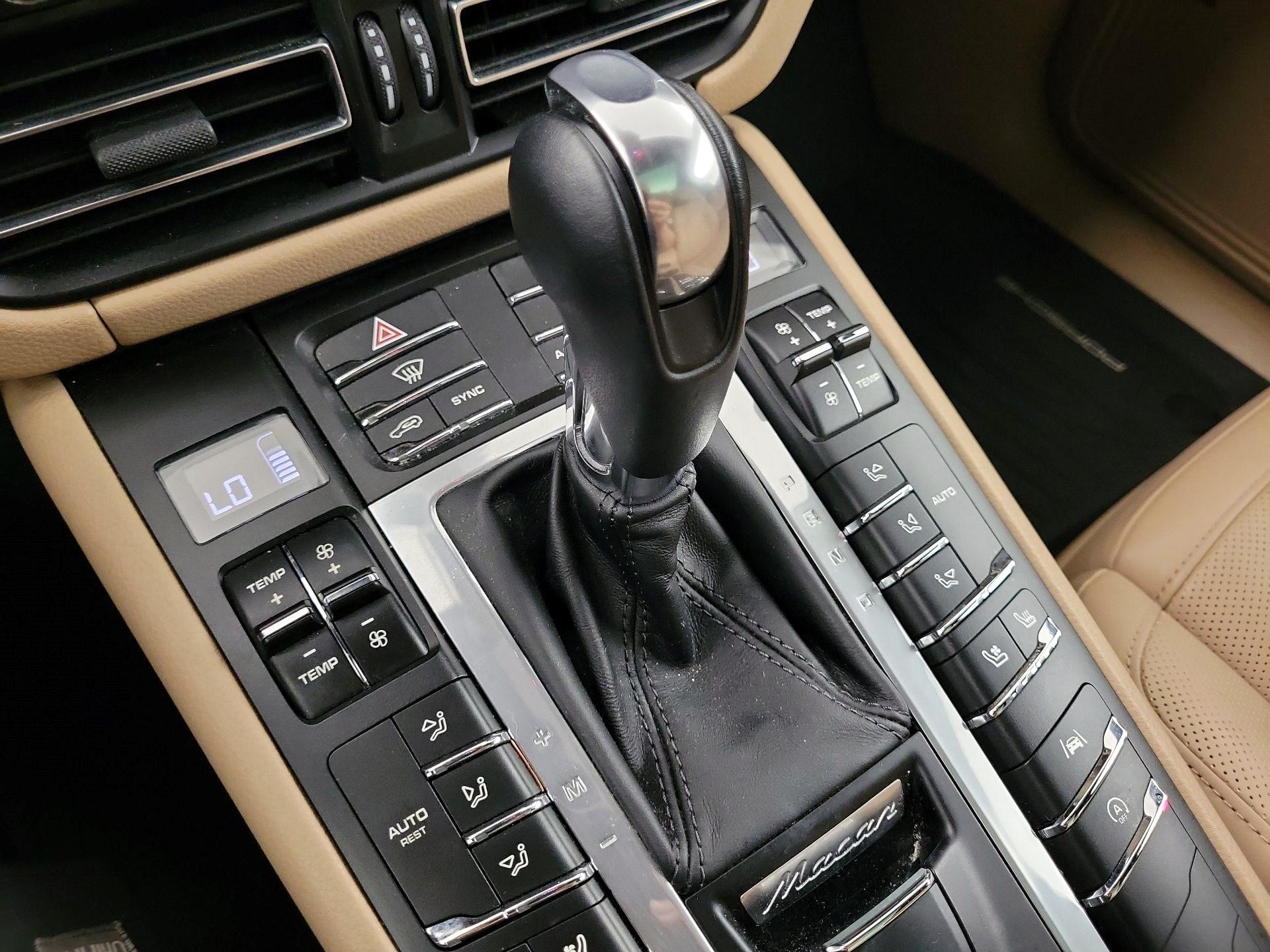 Thumbnail: 2019 Porsche Macan - 16