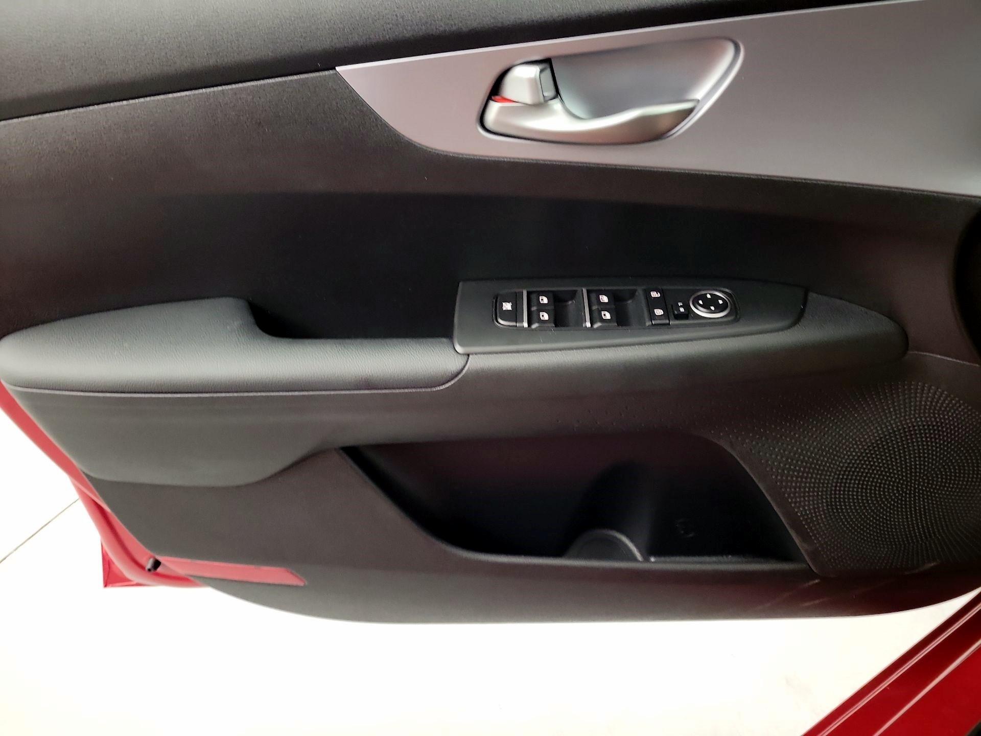 Thumbnail: 2022 Kia Forte - 10