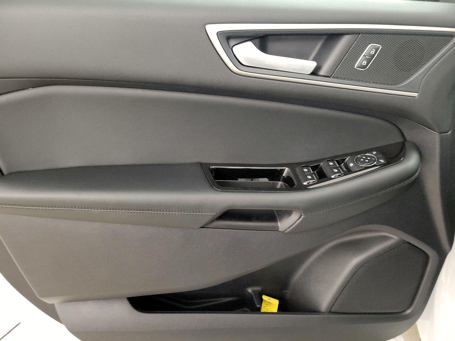 Thumbnail: 2020 Ford Edge - 12