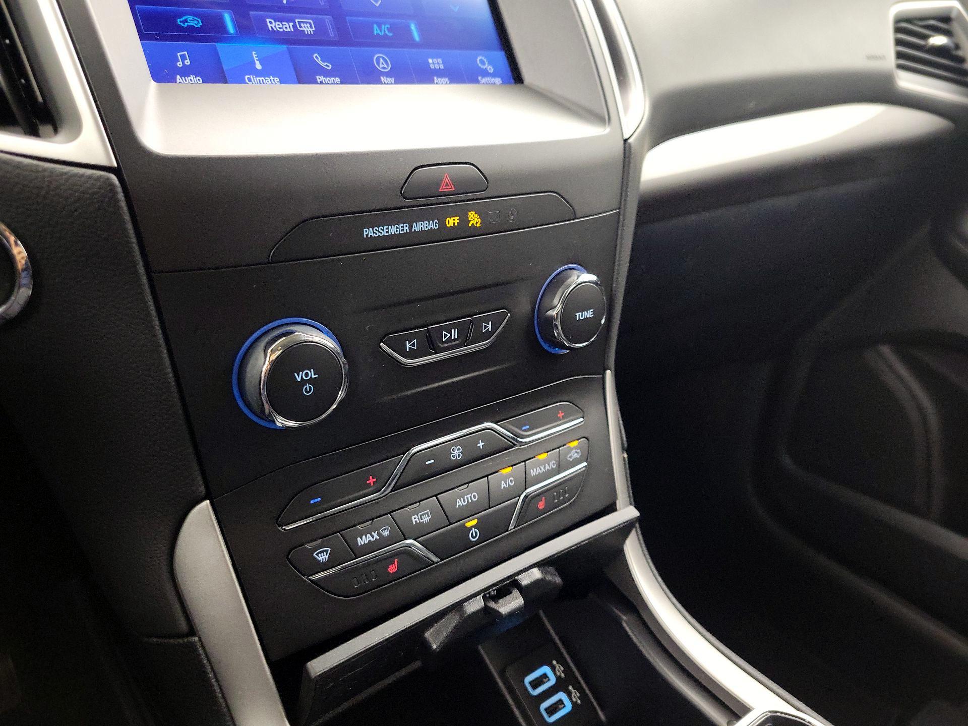 Thumbnail: 2020 Ford Edge - 17