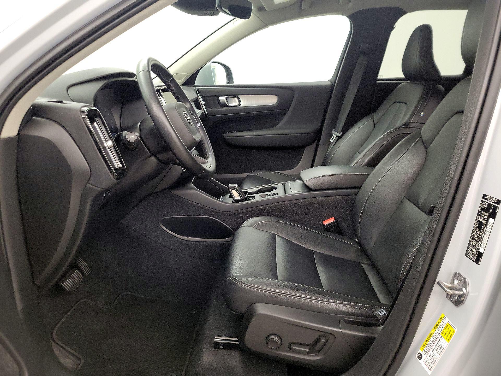 Thumbnail: 2021 Volvo XC40 - 11