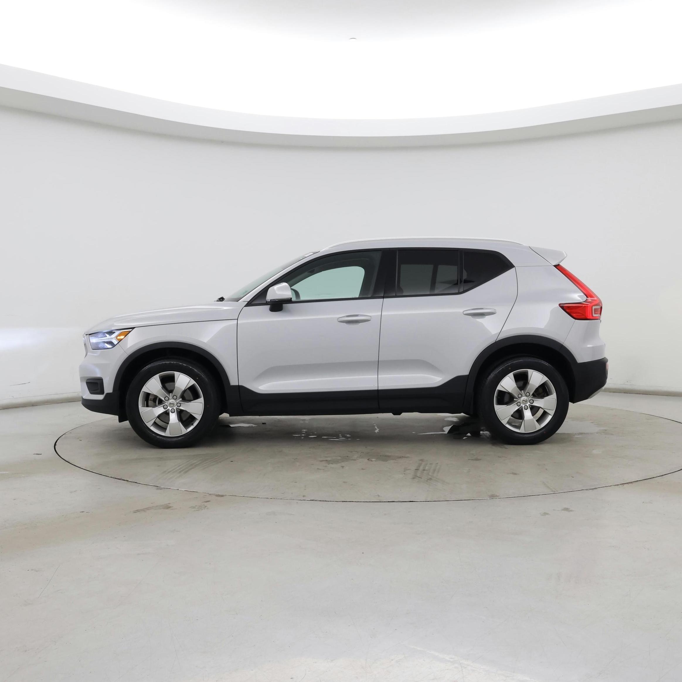 Thumbnail: 2021 Volvo XC40 - 3
