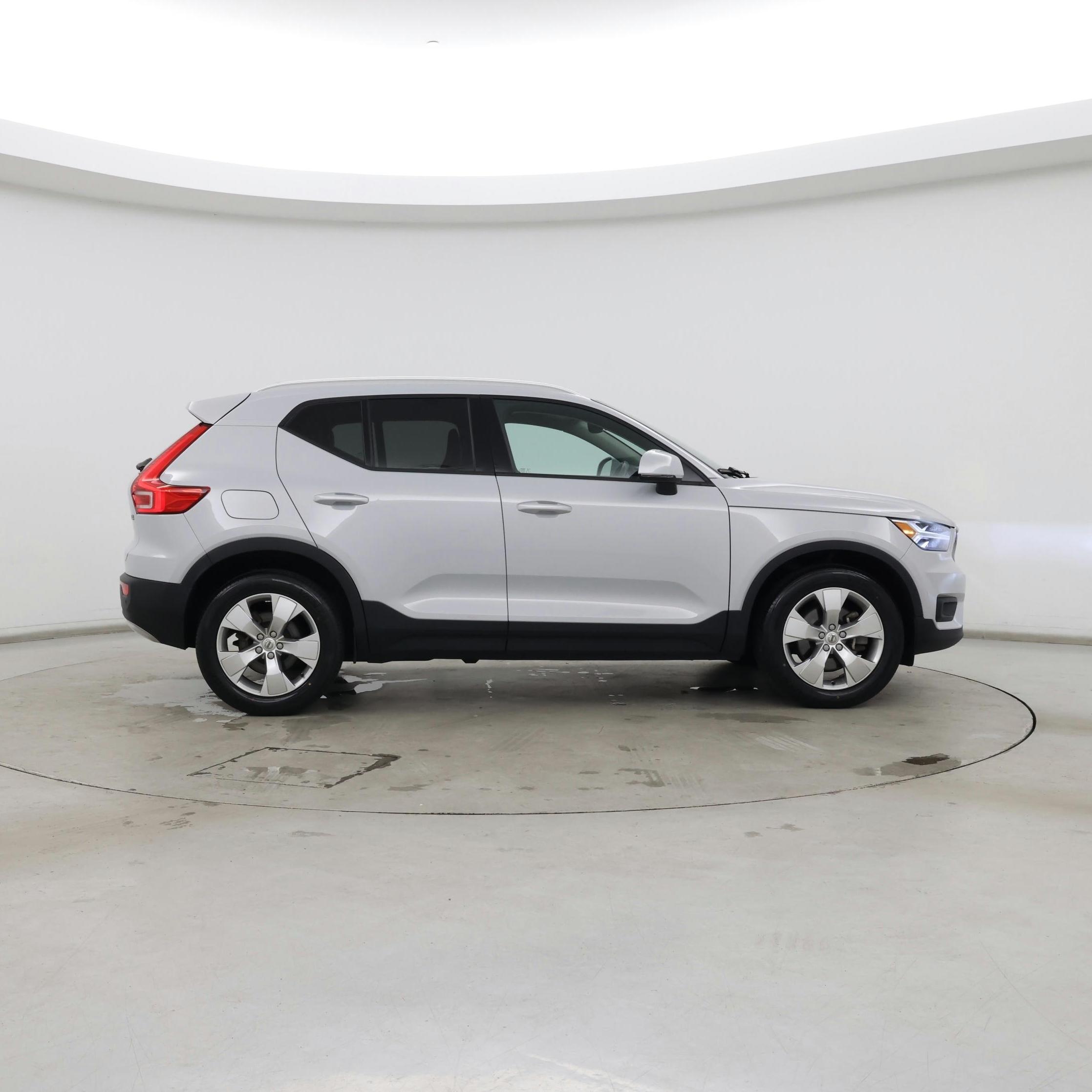 Thumbnail: 2021 Volvo XC40 - 7