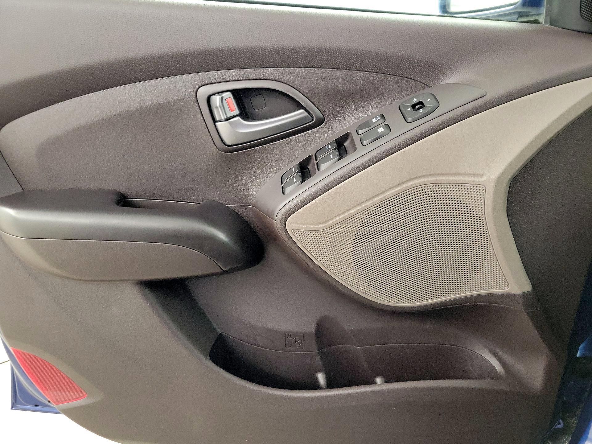 Thumbnail: 2015 Hyundai Tucson - 12