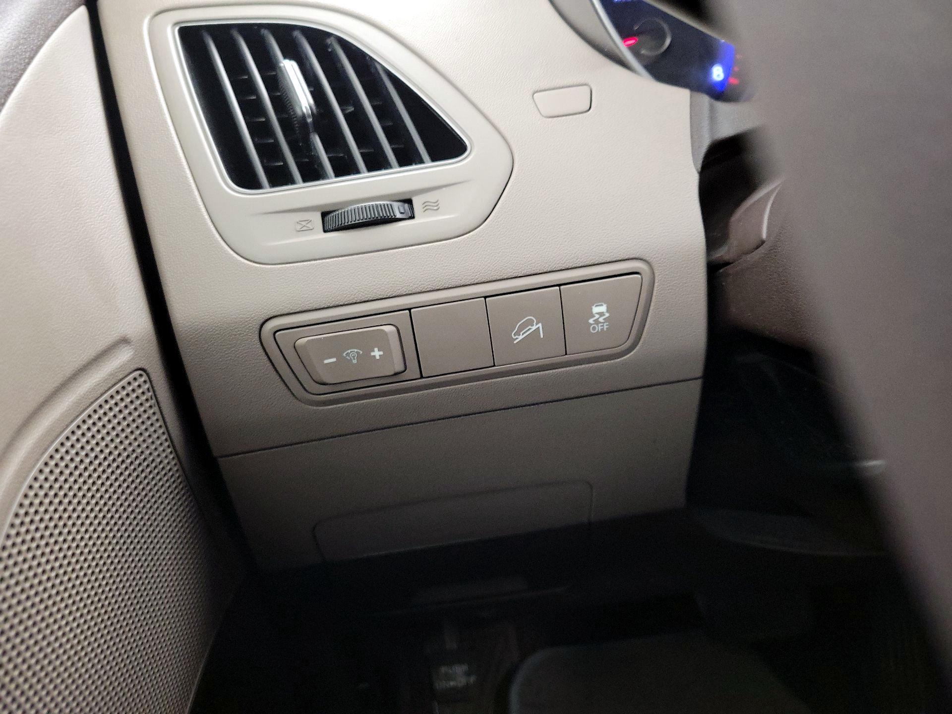 Thumbnail: 2015 Hyundai Tucson - 13