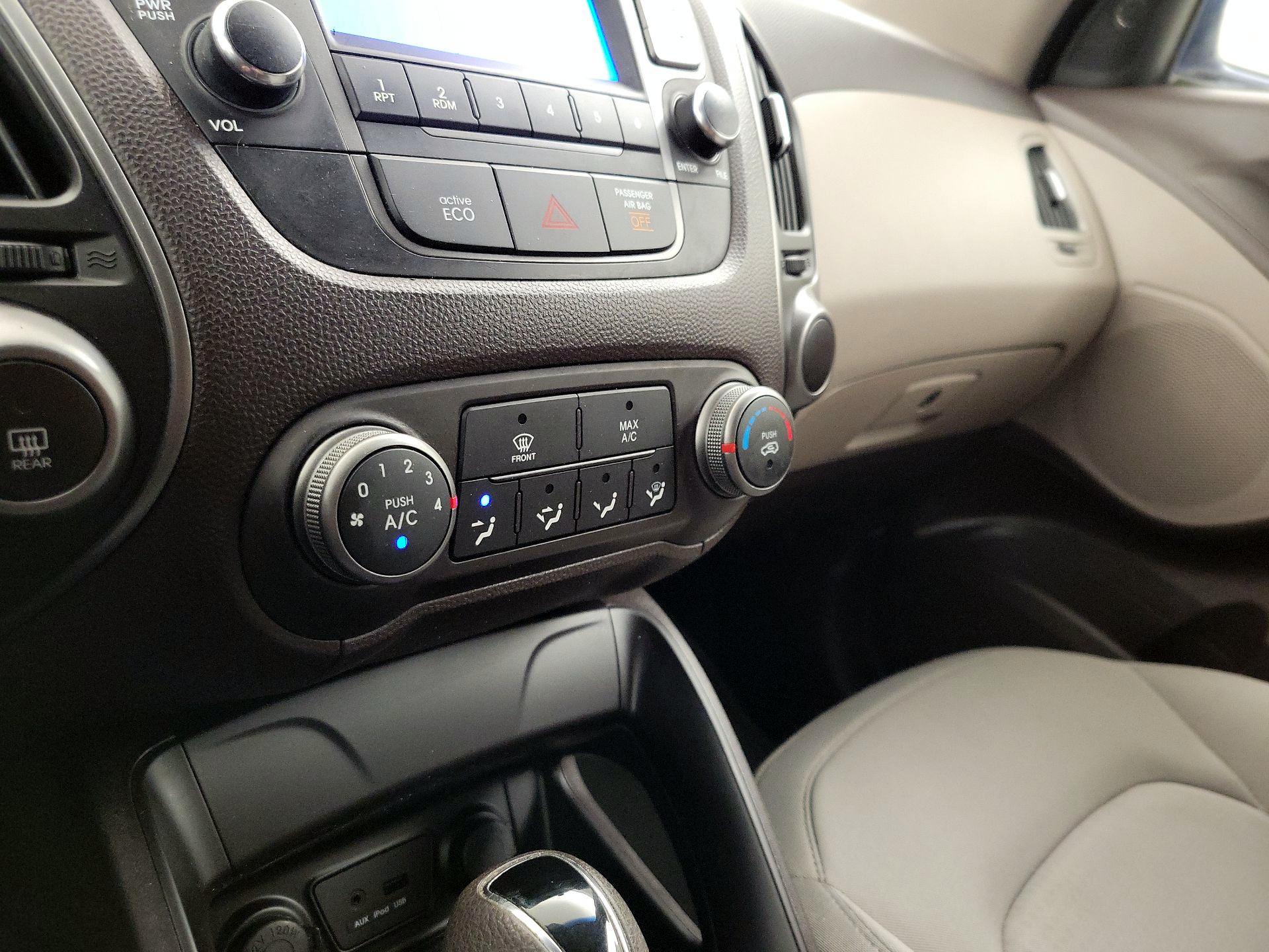 Thumbnail: 2015 Hyundai Tucson - 15