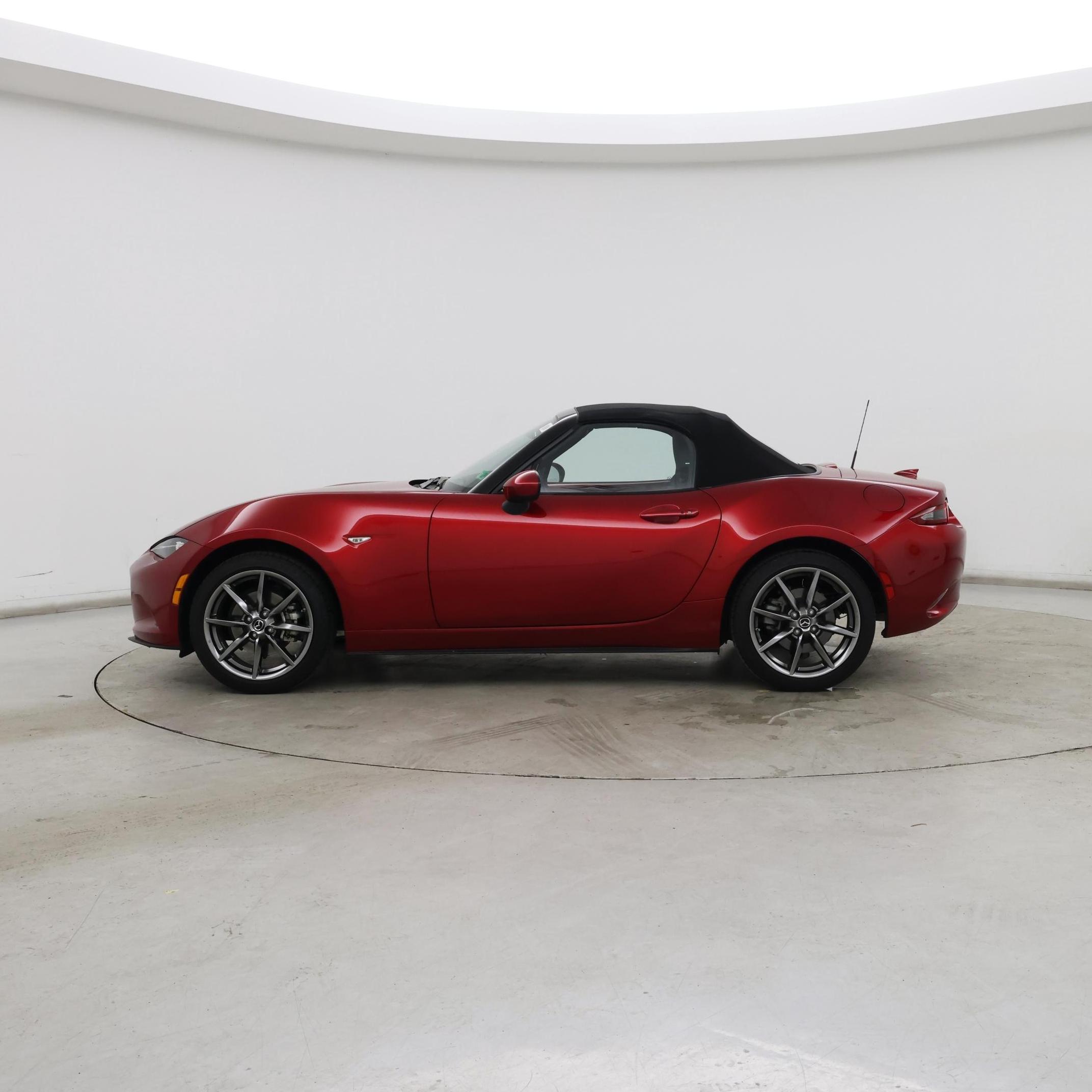 Thumbnail: 2020 Mazda MX-5 Miata - 3