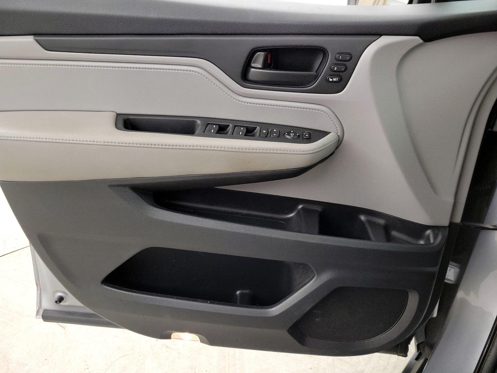 Thumbnail: 2019 Honda Odyssey - 12