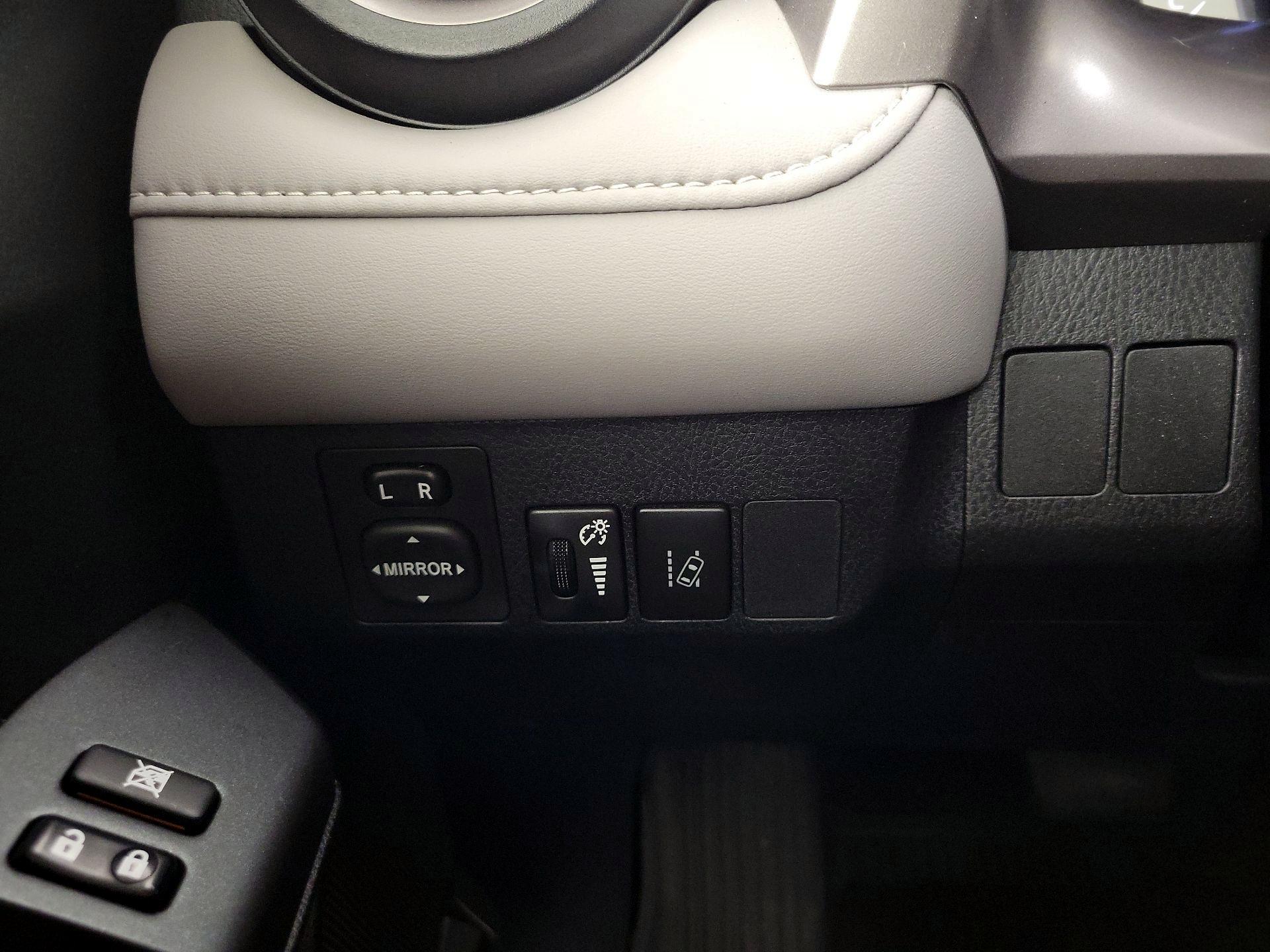 Thumbnail: 2018 Toyota RAV4 - 13
