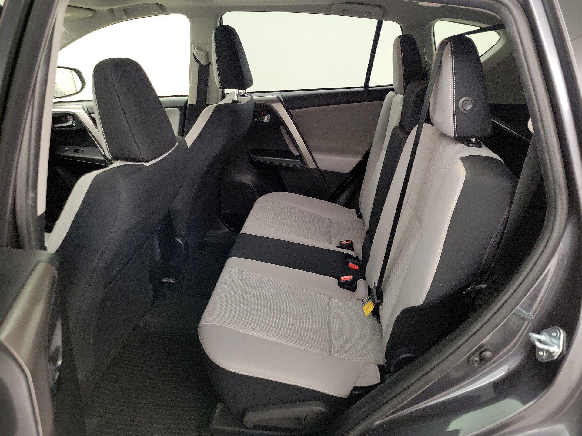 Thumbnail: 2018 Toyota RAV4 - 20