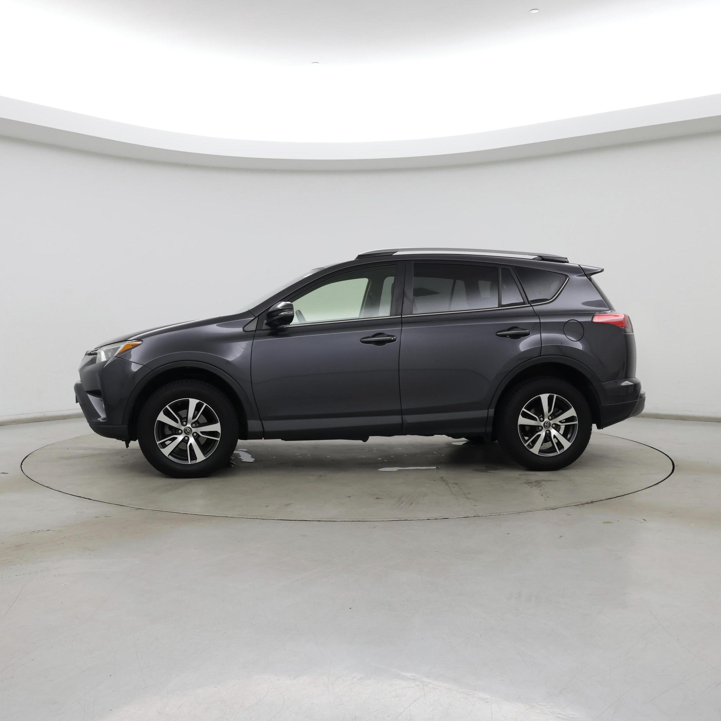 Thumbnail: 2018 Toyota RAV4 - 3