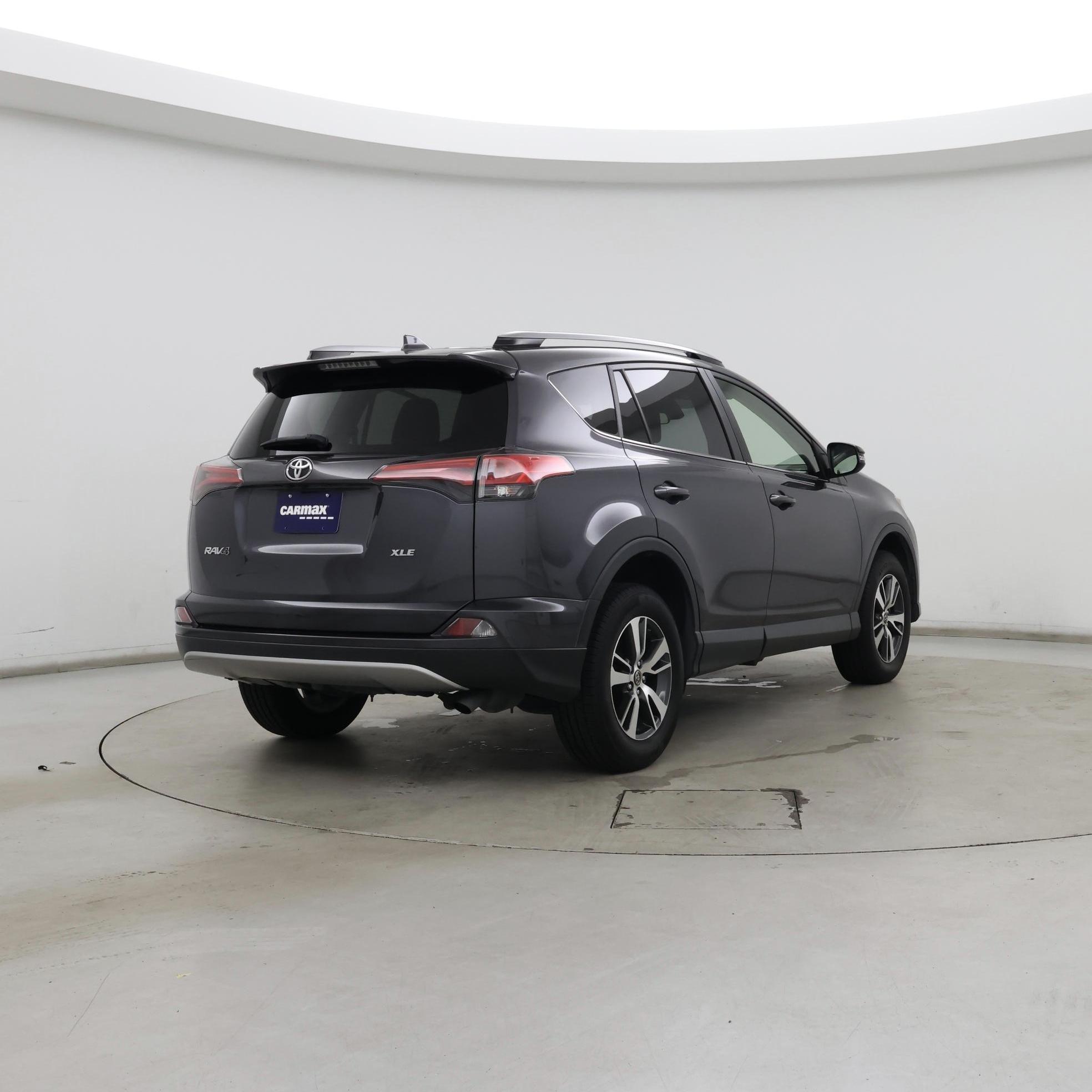 Thumbnail: 2018 Toyota RAV4 - 8