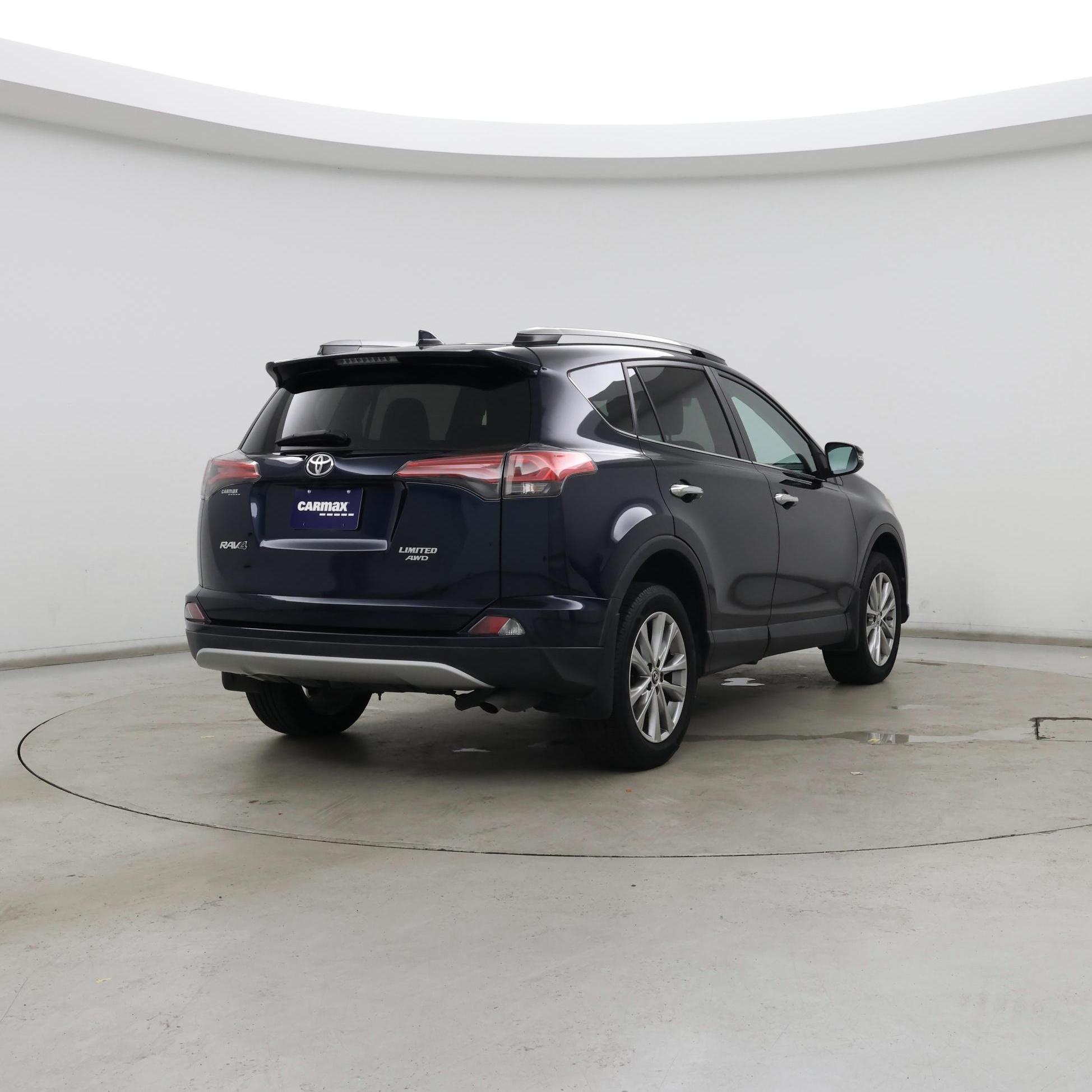 Thumbnail: 2017 Toyota RAV4 - 8