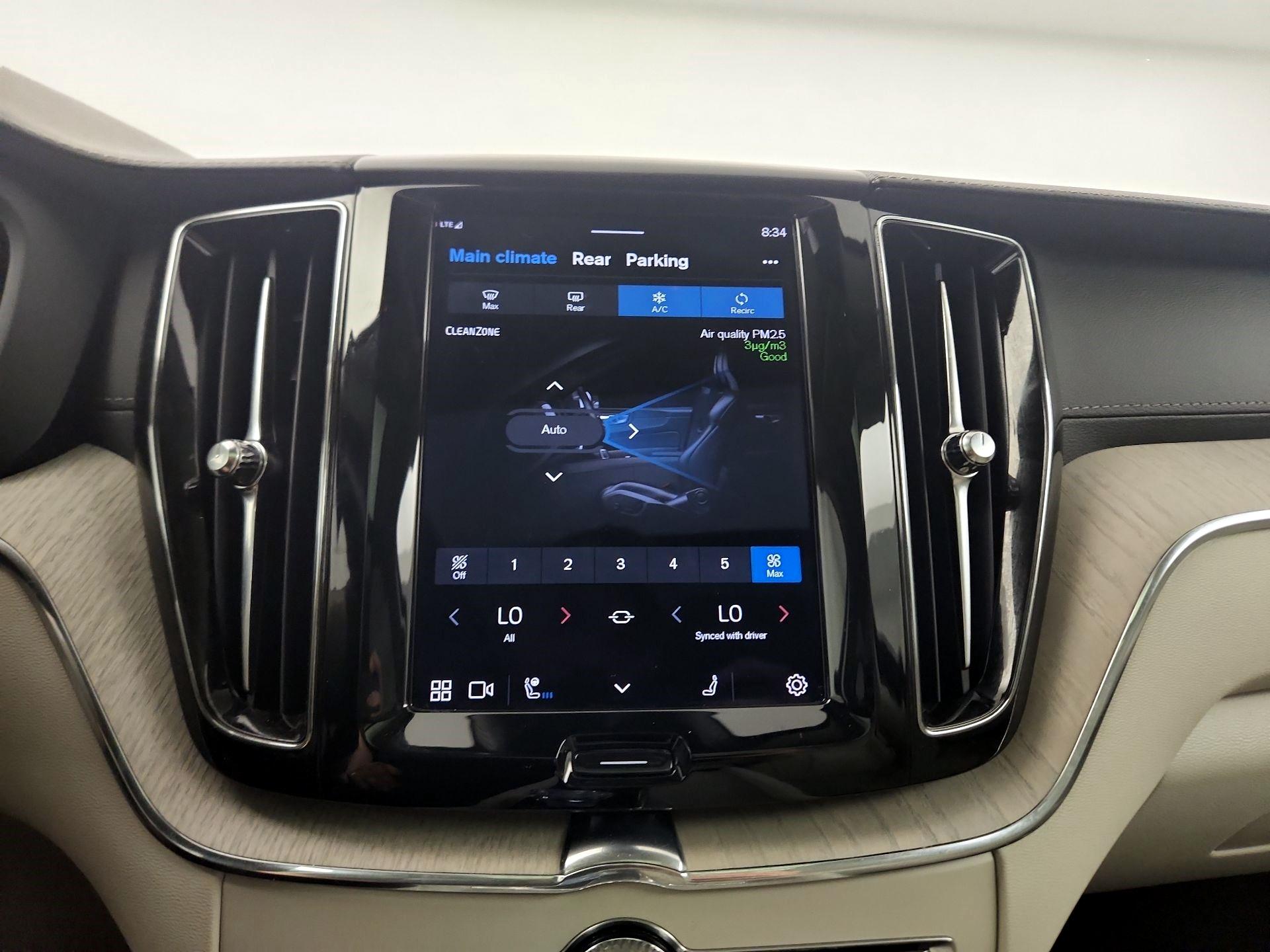 Thumbnail: 2022 Volvo XC60 - 14