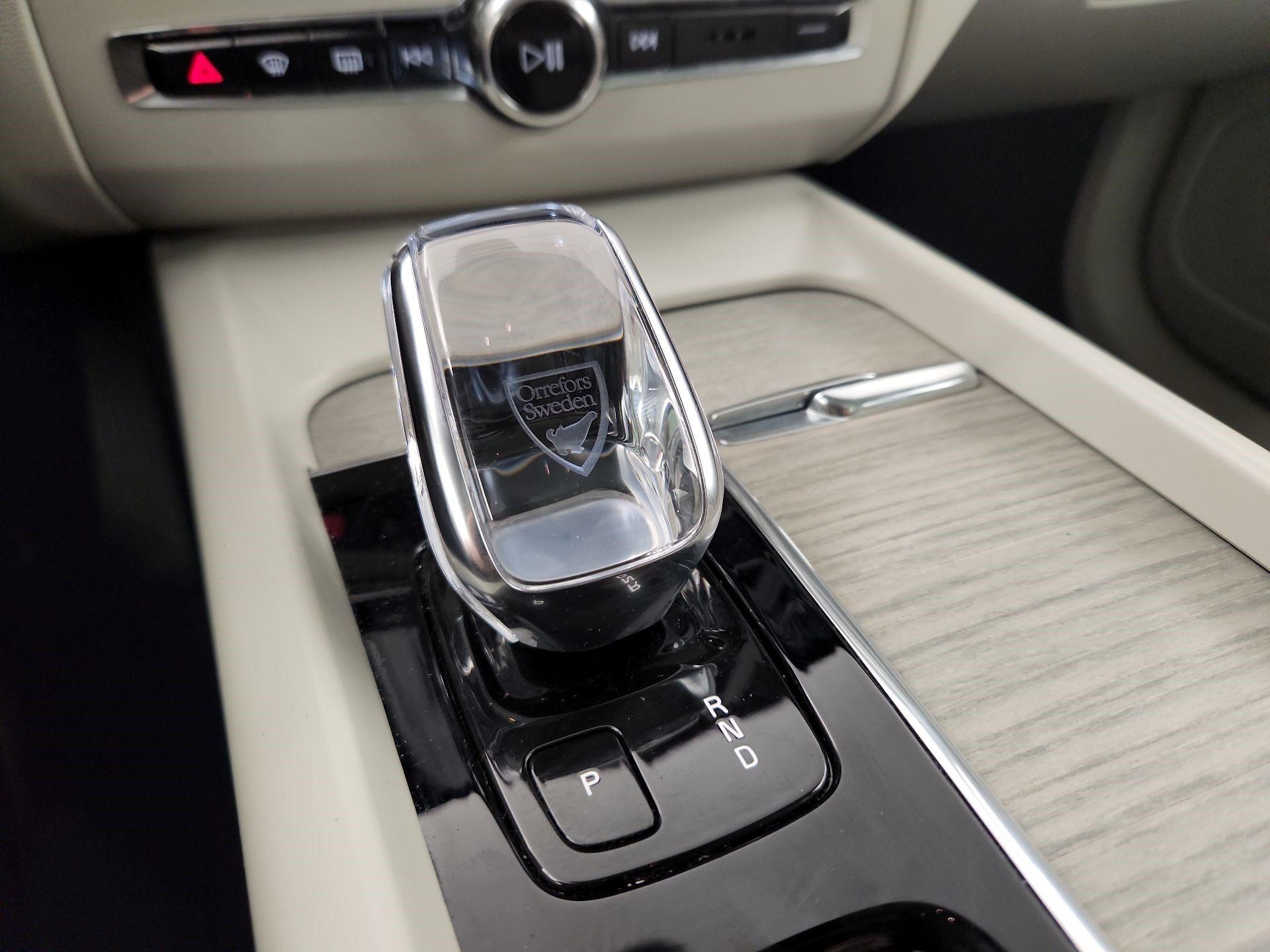 Thumbnail: 2022 Volvo XC60 - 15