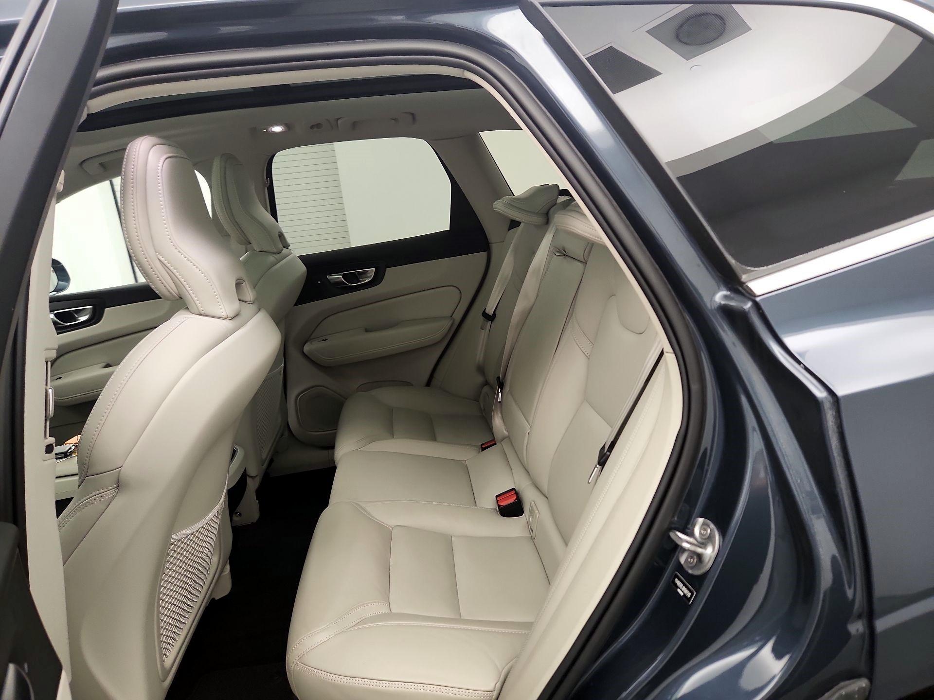 Thumbnail: 2022 Volvo XC60 - 18