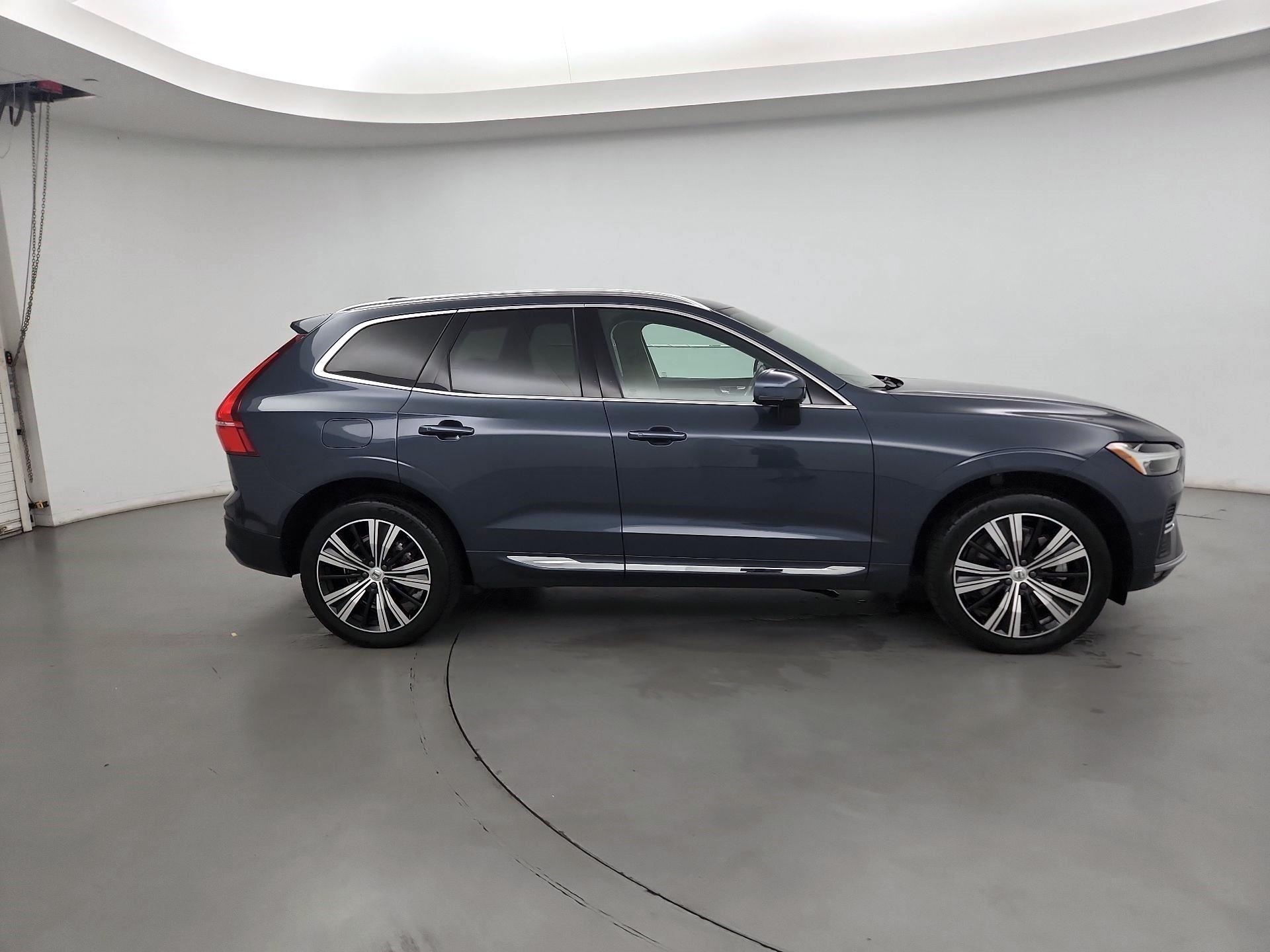Thumbnail: 2022 Volvo XC60 - 4