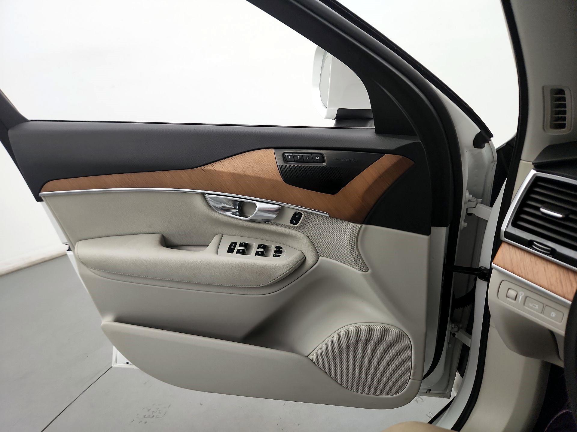 Thumbnail: 2022 Volvo XC90 - 10