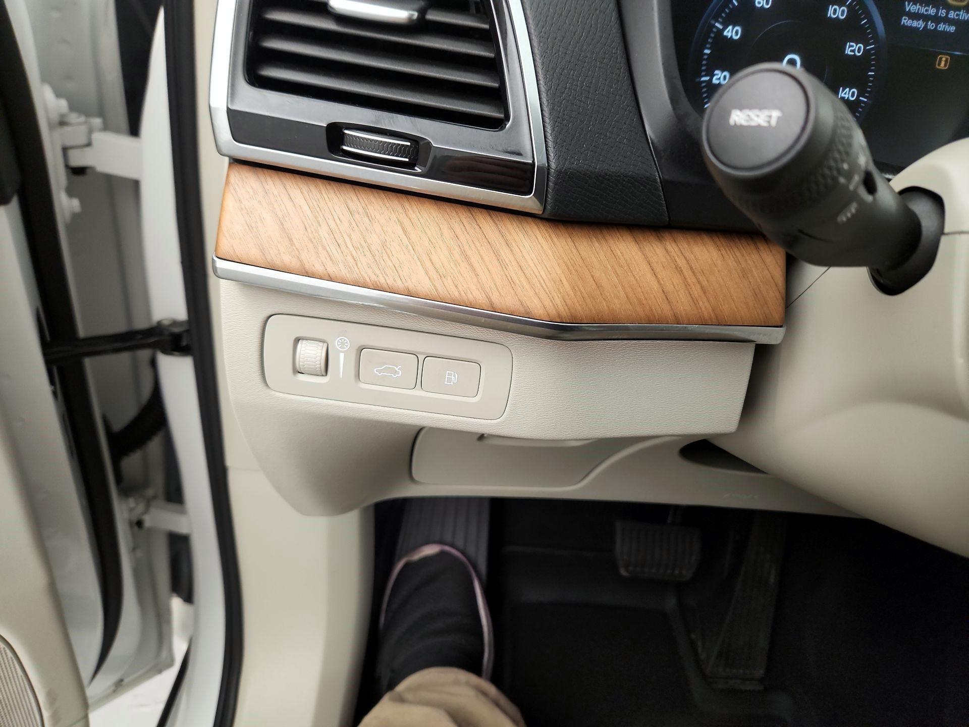 Thumbnail: 2022 Volvo XC90 - 11