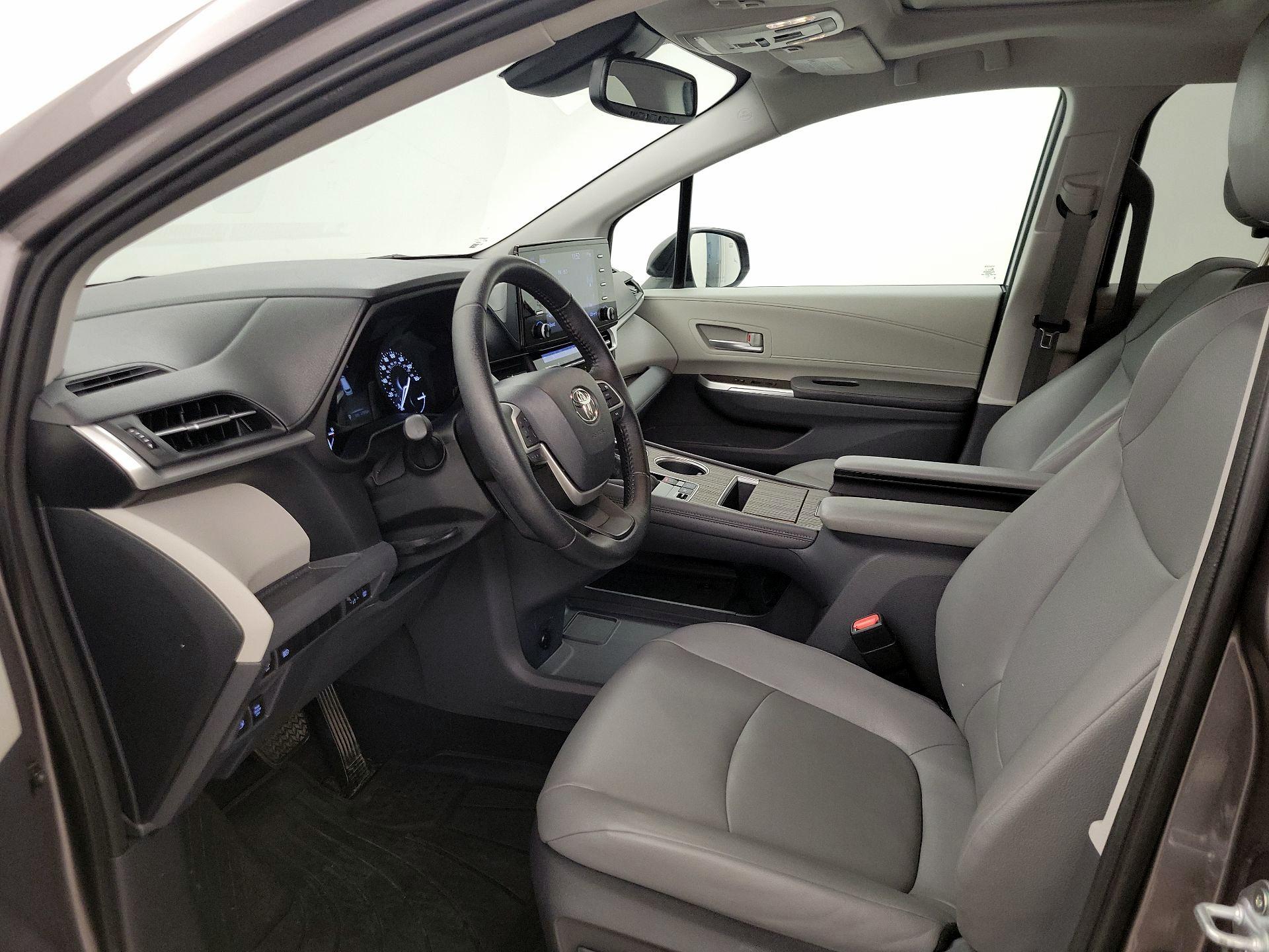 Thumbnail: 2021 Toyota Sienna - 11