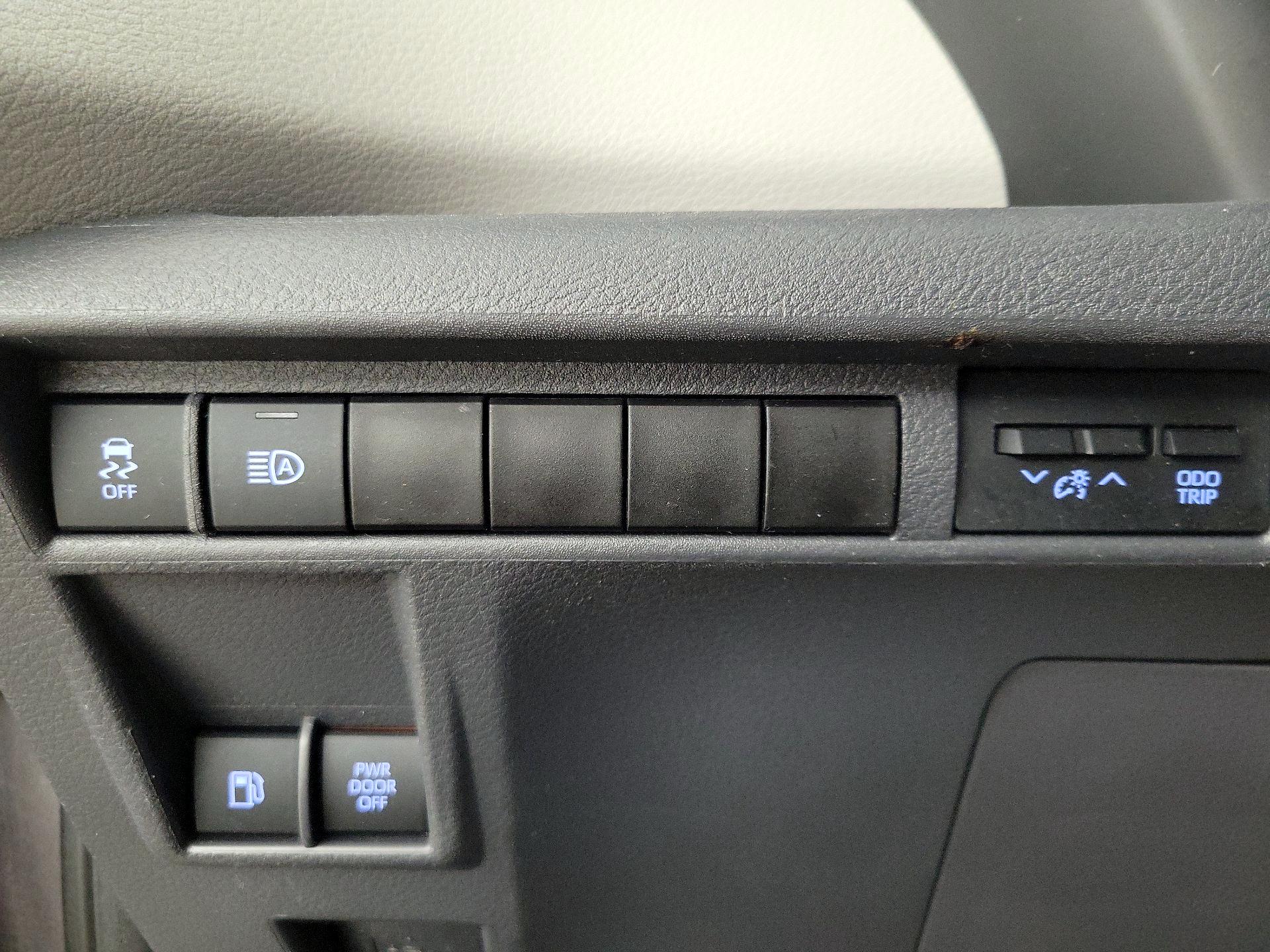 Thumbnail: 2021 Toyota Sienna - 13