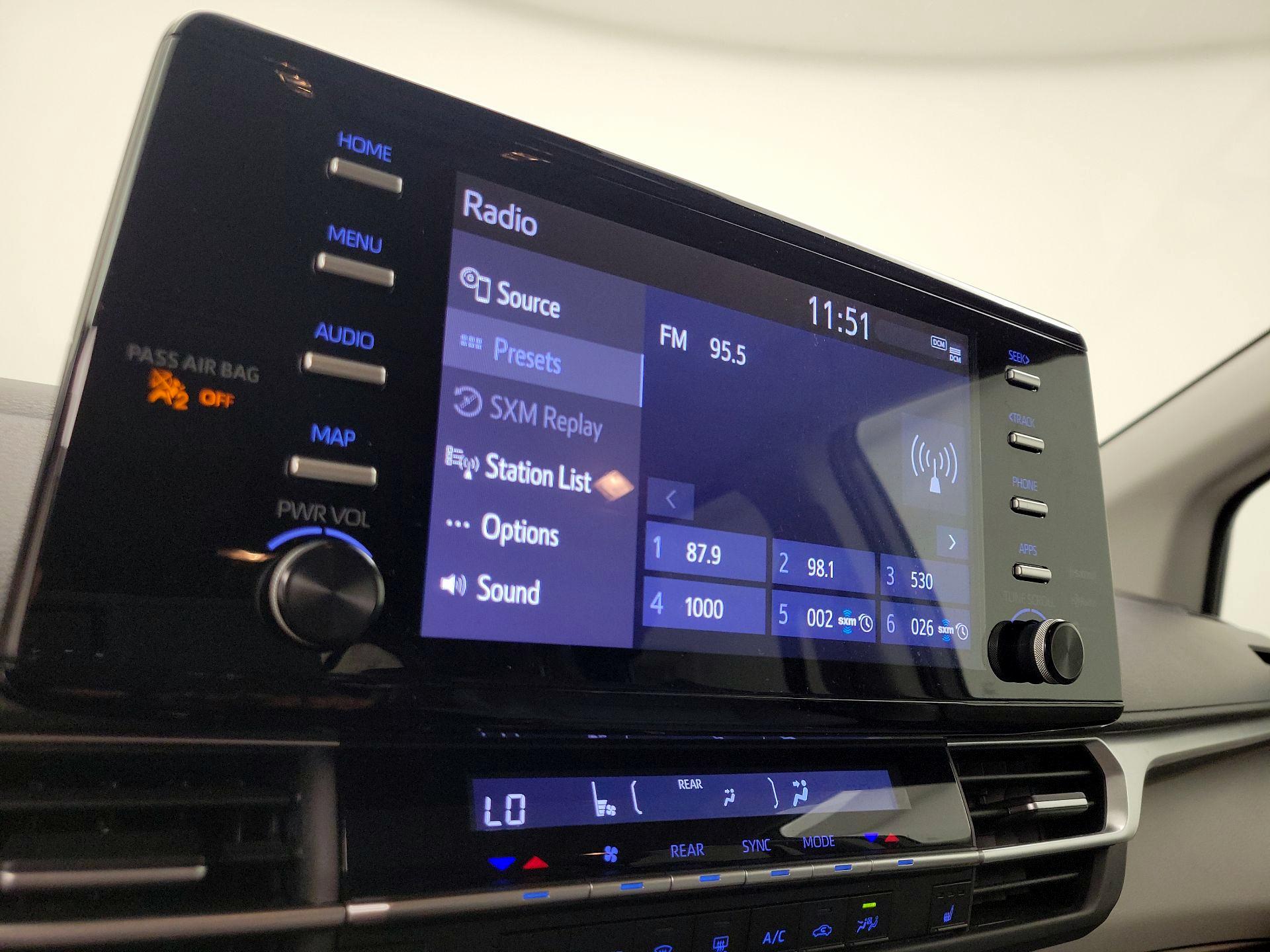 Thumbnail: 2021 Toyota Sienna - 15