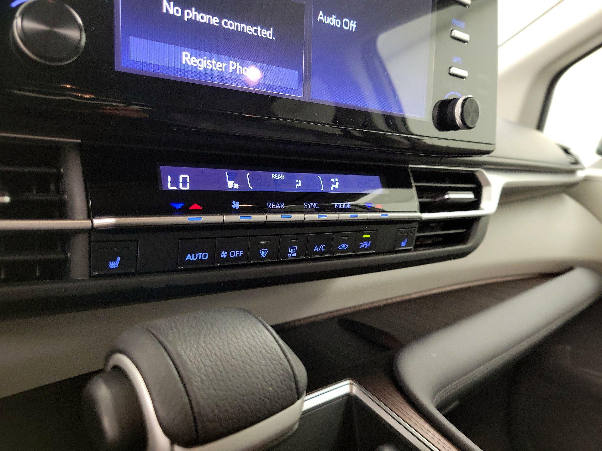 Thumbnail: 2021 Toyota Sienna - 16