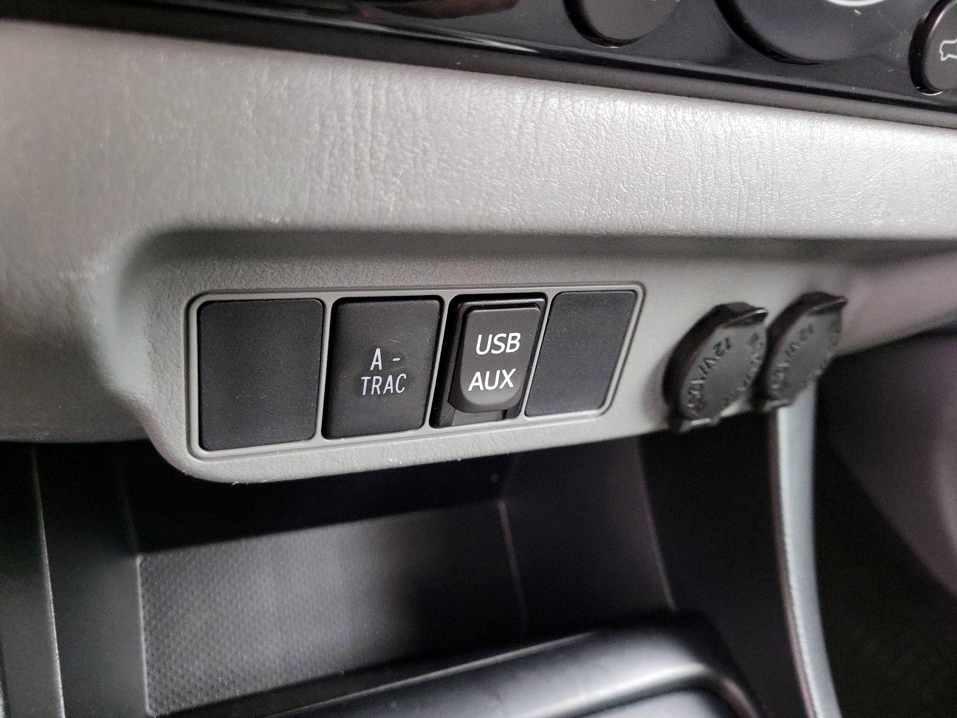 Thumbnail: 2015 Toyota Tacoma - 18