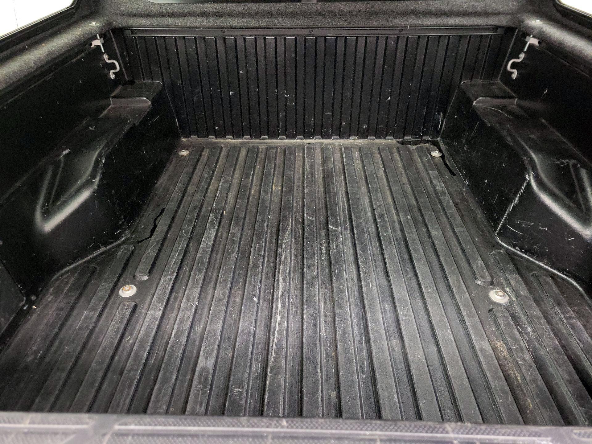 Thumbnail: 2015 Toyota Tacoma - 20