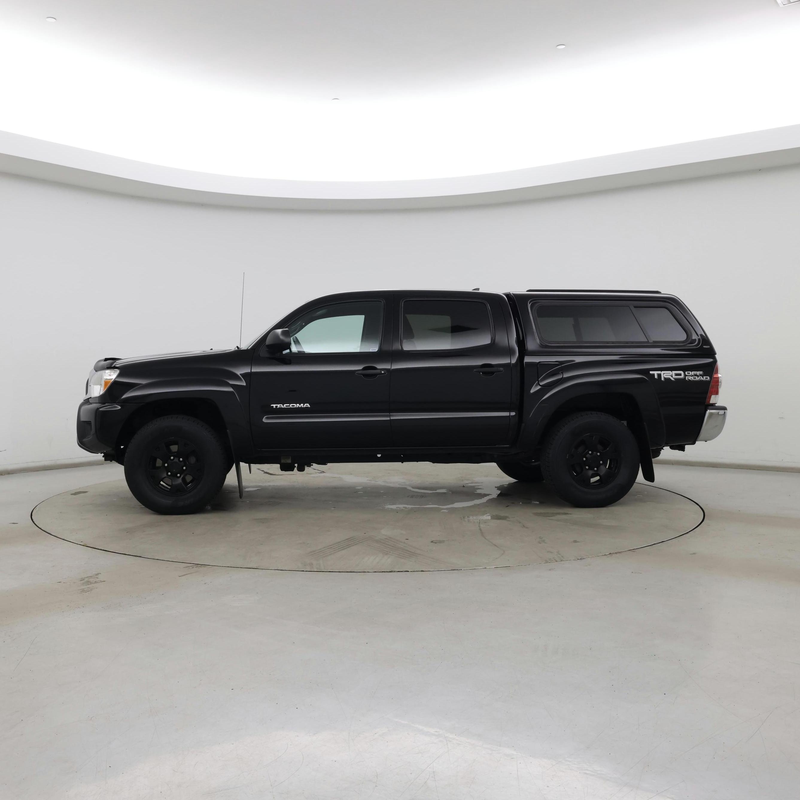 Thumbnail: 2015 Toyota Tacoma - 3