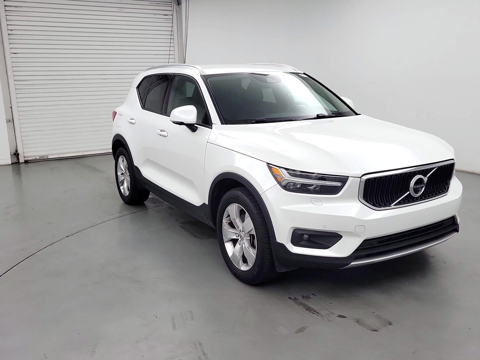 Thumbnail: 2022 Volvo XC40 - 1