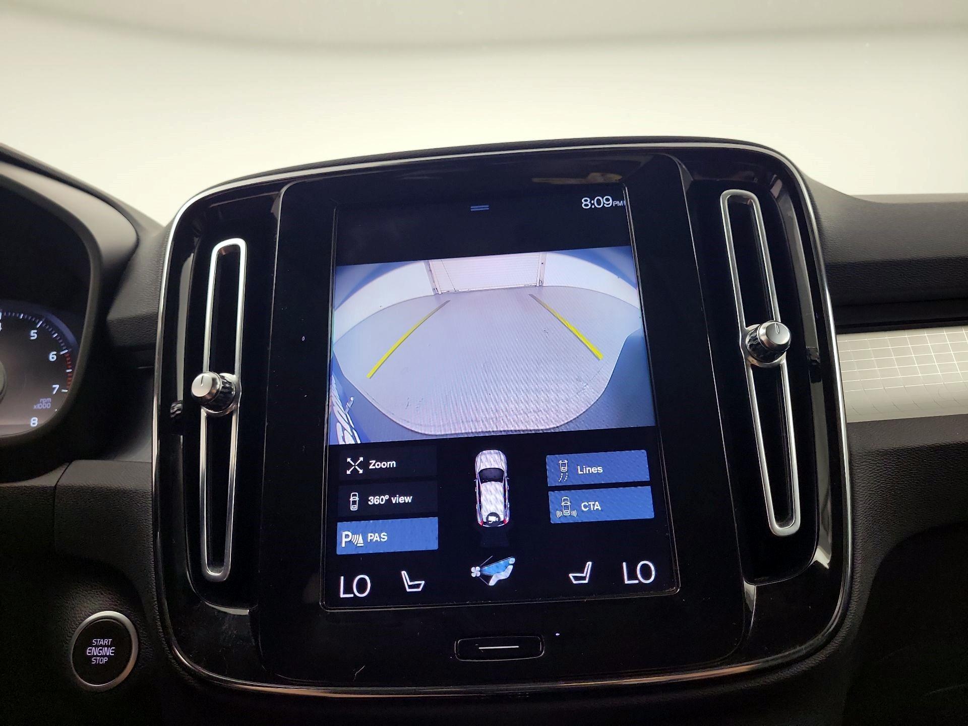 Thumbnail: 2022 Volvo XC40 - 13