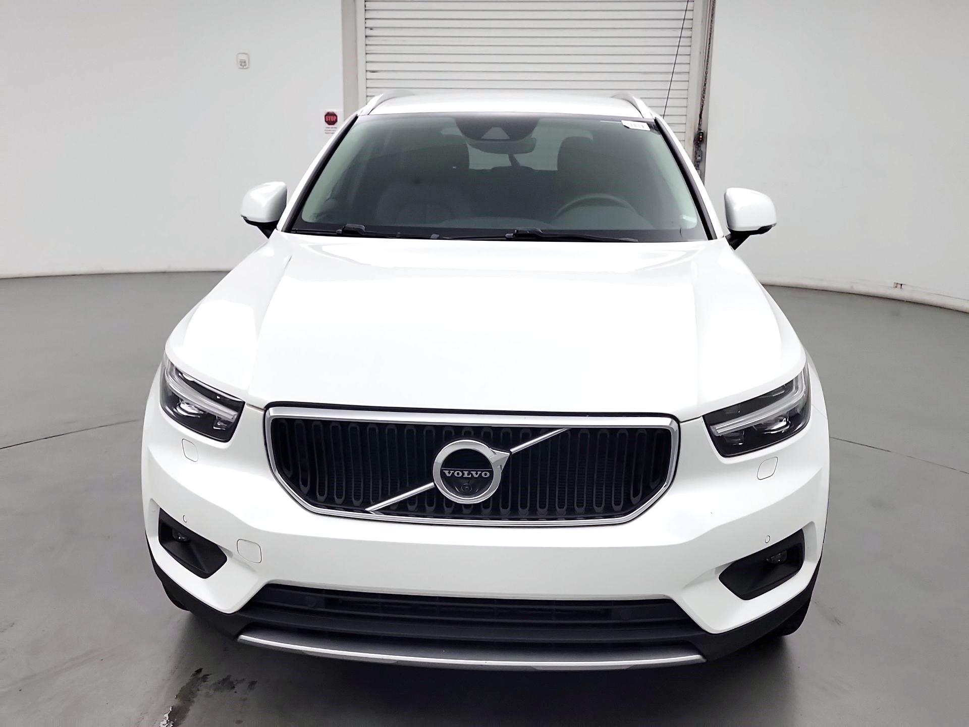 Thumbnail: 2022 Volvo XC40 - 2