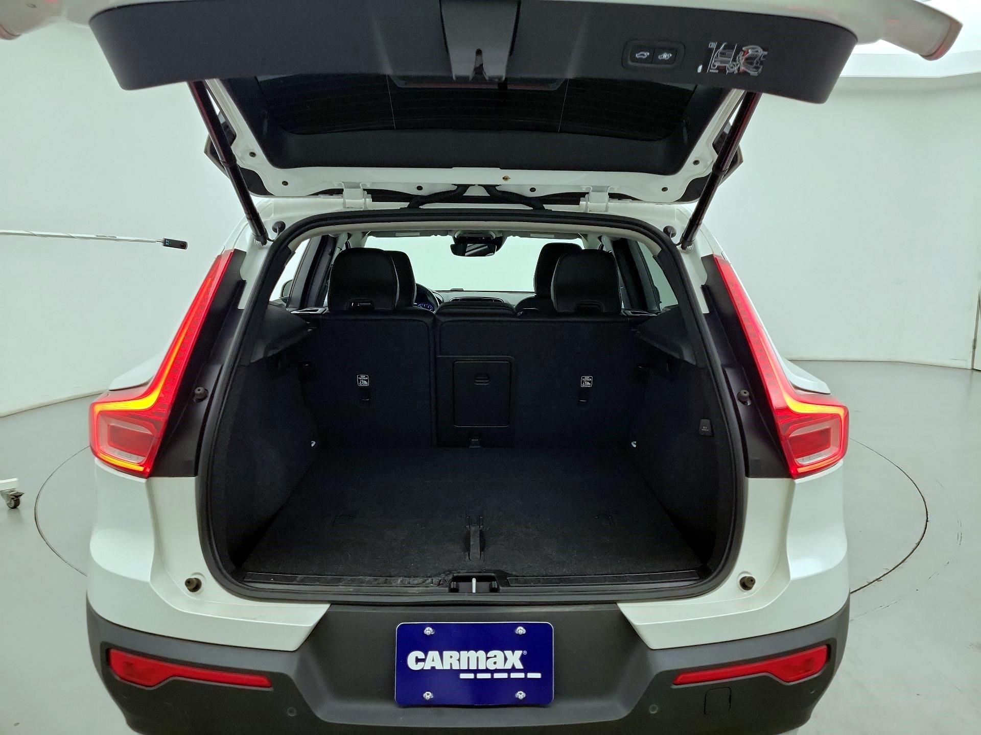 Thumbnail: 2022 Volvo XC40 - 19