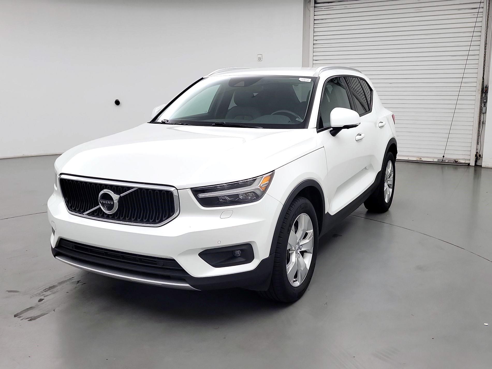 Thumbnail: 2022 Volvo XC40 - 3