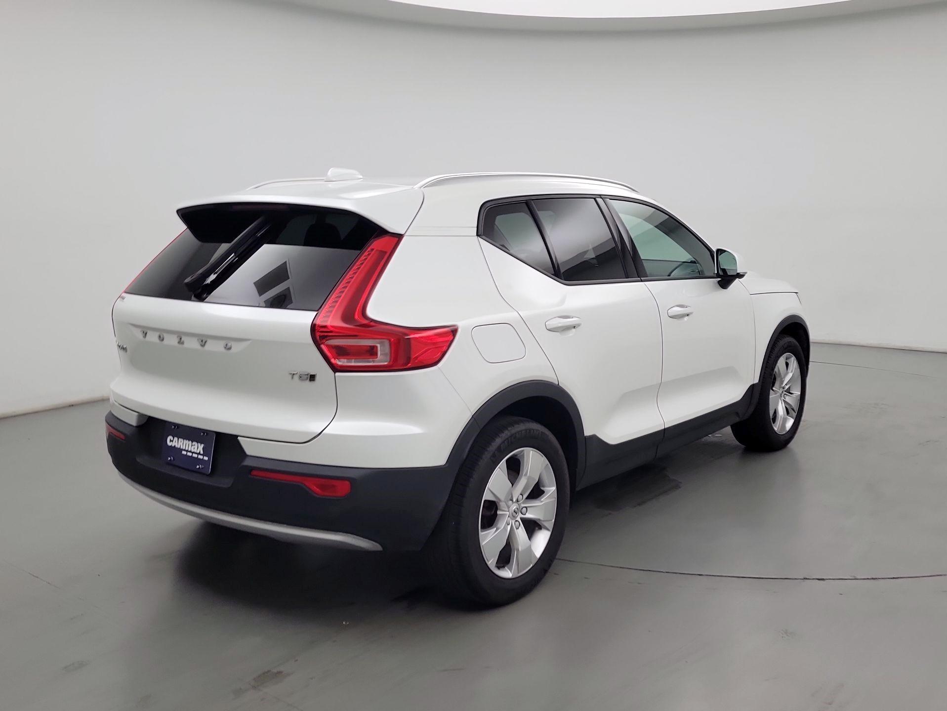 Thumbnail: 2022 Volvo XC40 - 5
