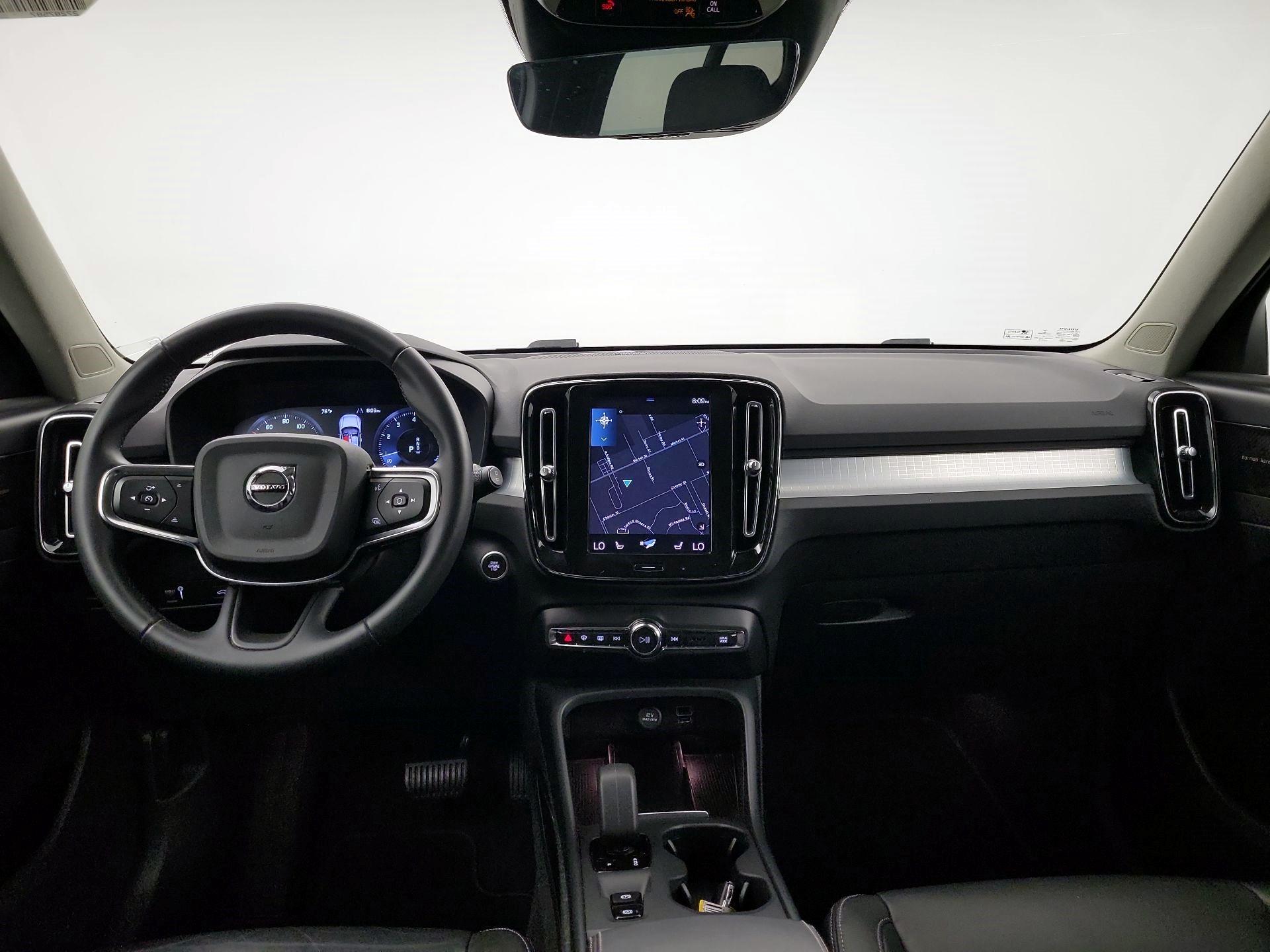 Thumbnail: 2022 Volvo XC40 - 8