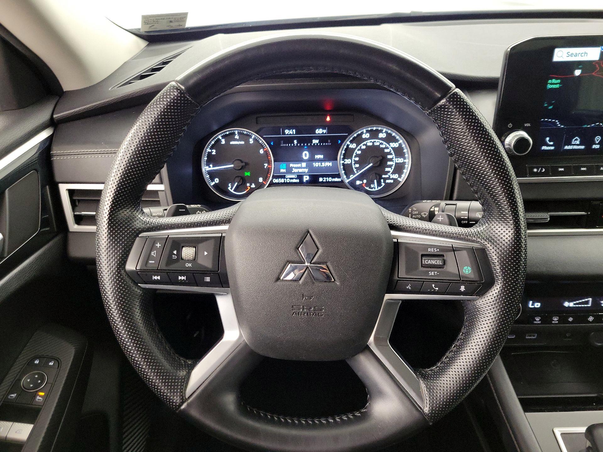 Thumbnail: 2022 Mitsubishi Outlander - 10