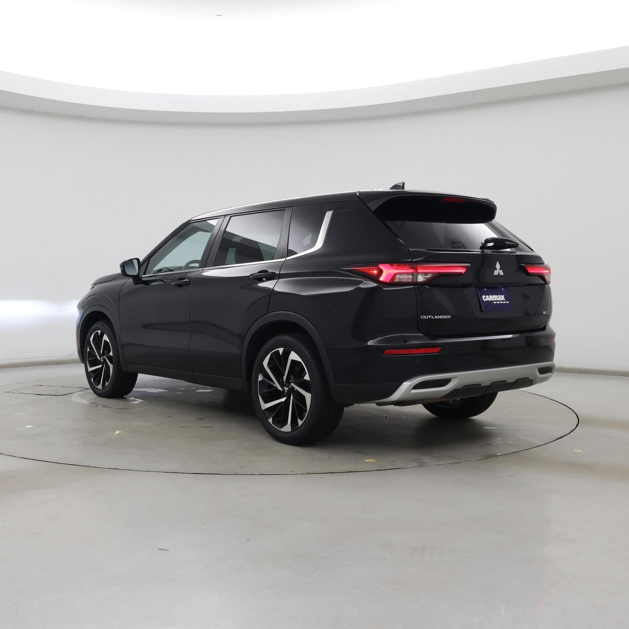 Thumbnail: 2022 Mitsubishi Outlander - 2