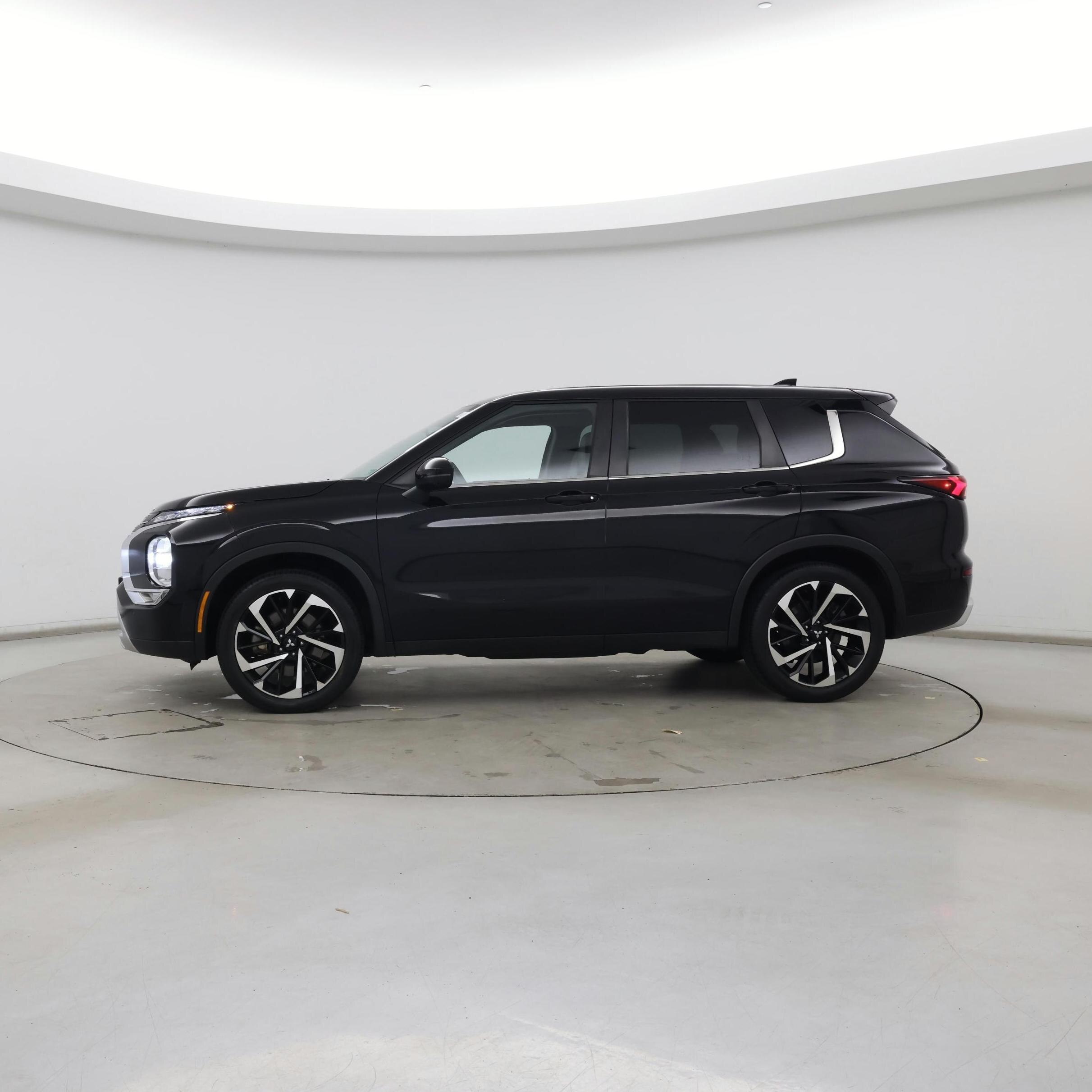 Thumbnail: 2022 Mitsubishi Outlander - 3