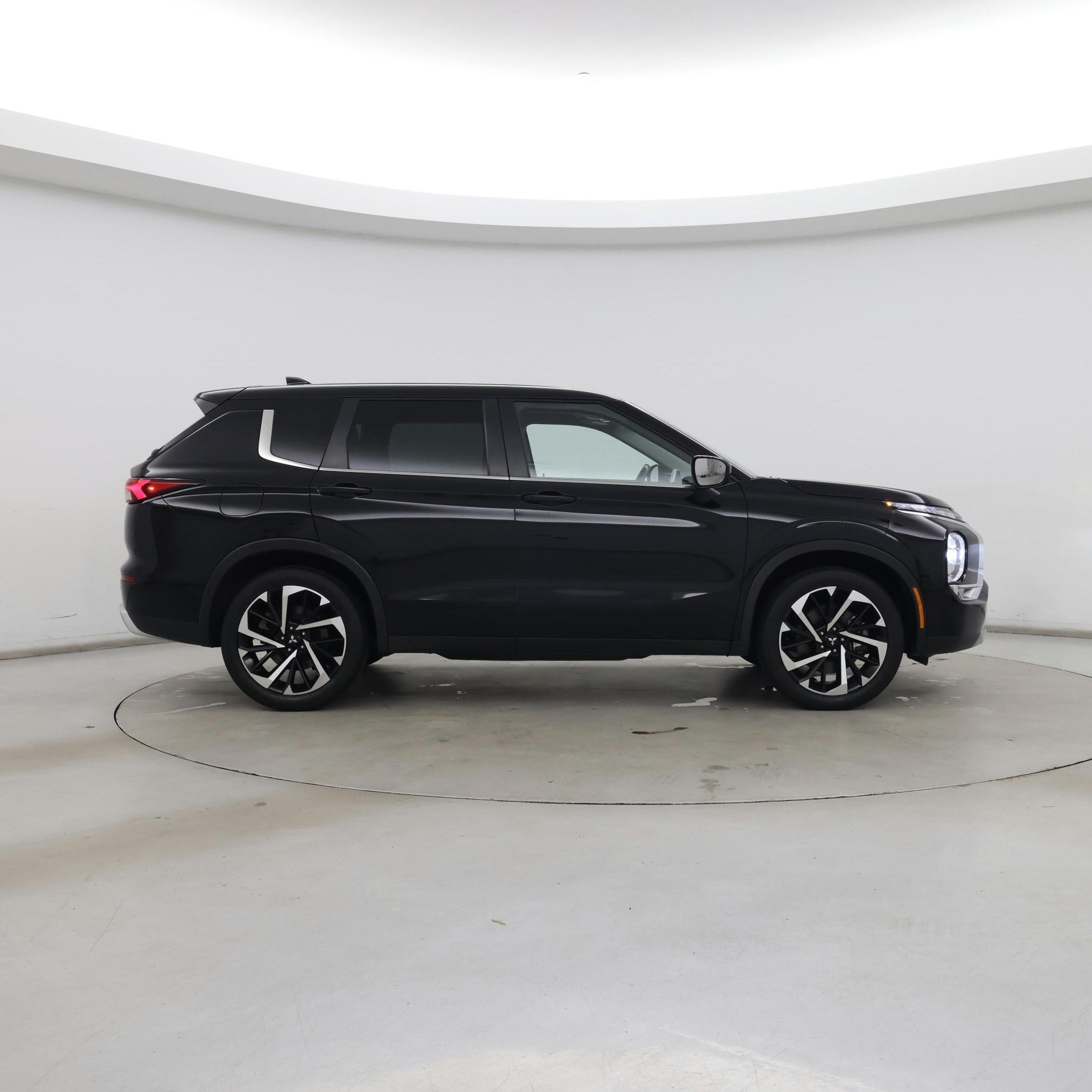 Thumbnail: 2022 Mitsubishi Outlander - 7