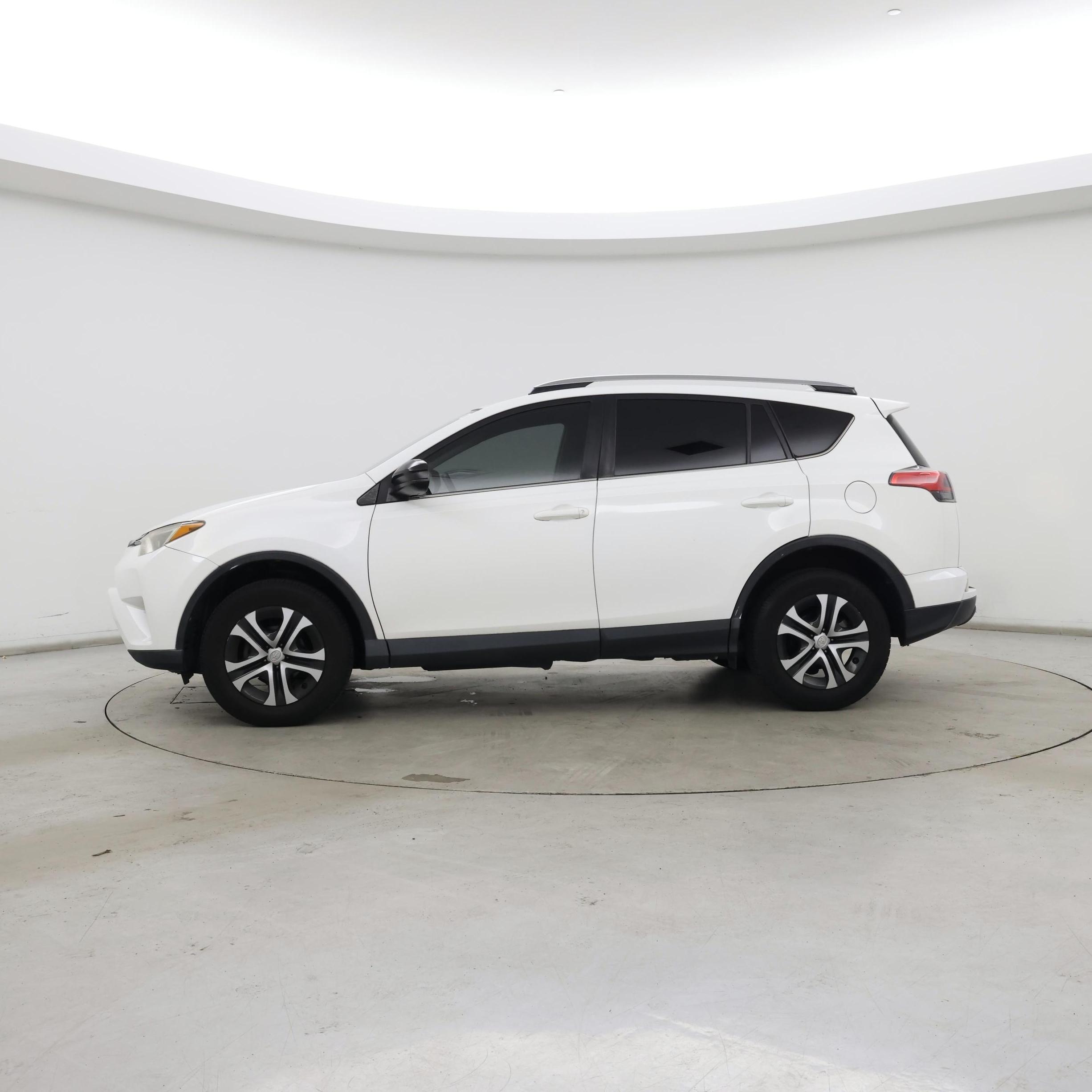 Thumbnail: 2017 Toyota RAV4 - 3
